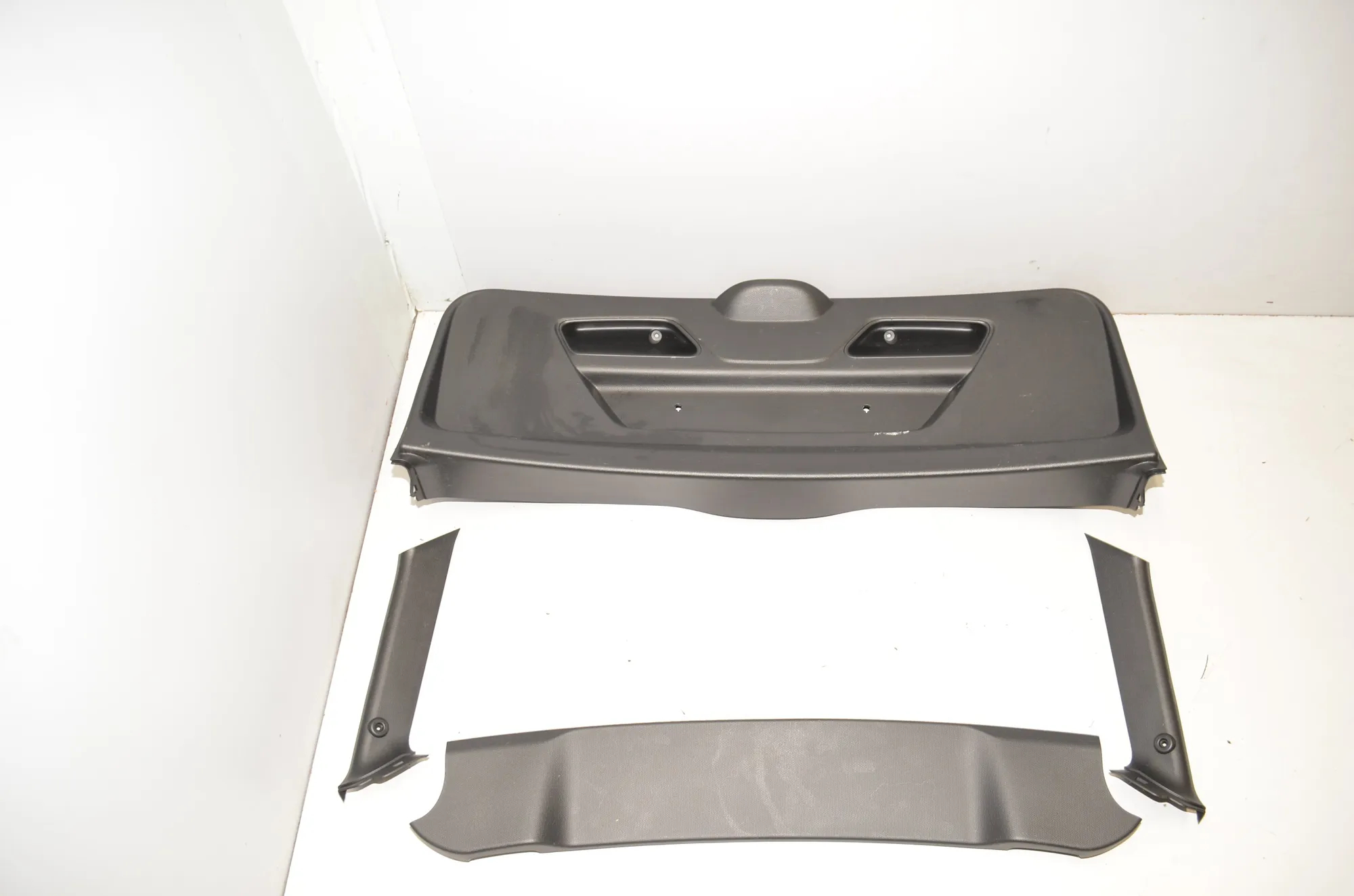 Tailgate Bootlid Cover Trim – OEM 7305089 · BMW i3 (I01) Electric 2019 – 2