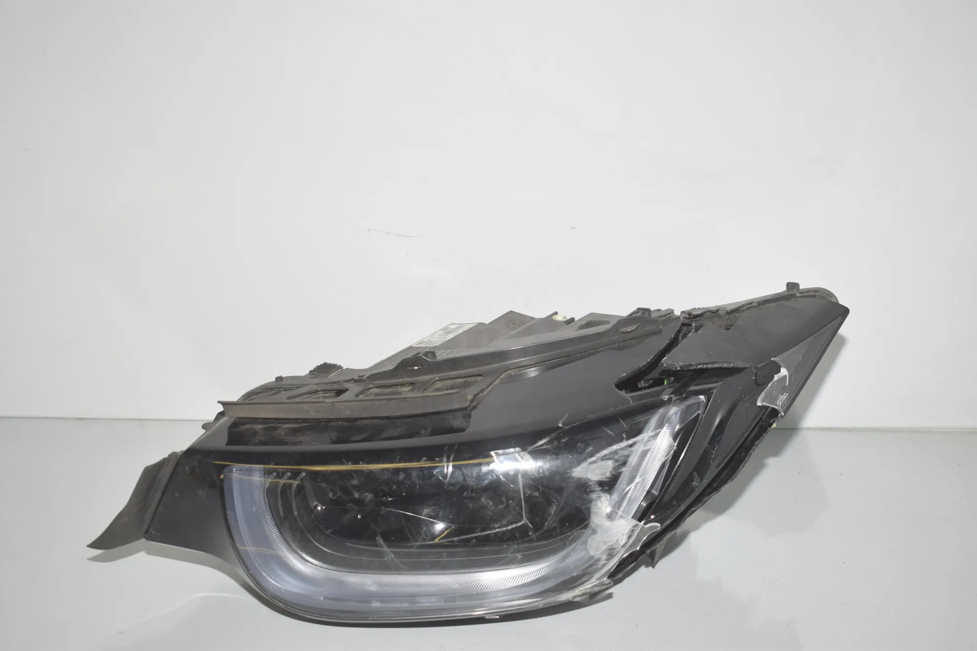 Front Left Headlight – OEM 9853413 · BMW i3 (I01) Electric 2019