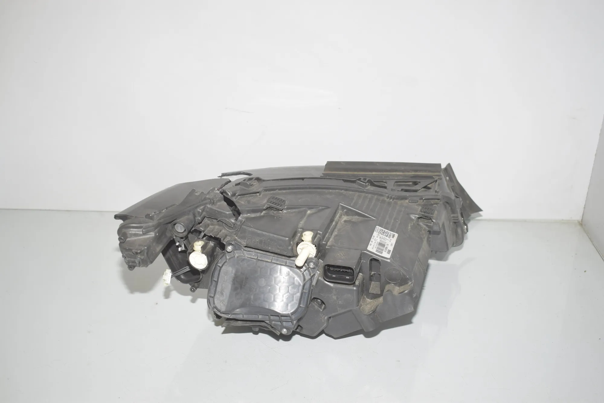 Front Left Headlight – OEM 9853413 · BMW i3 (I01) Electric 2019 – 5