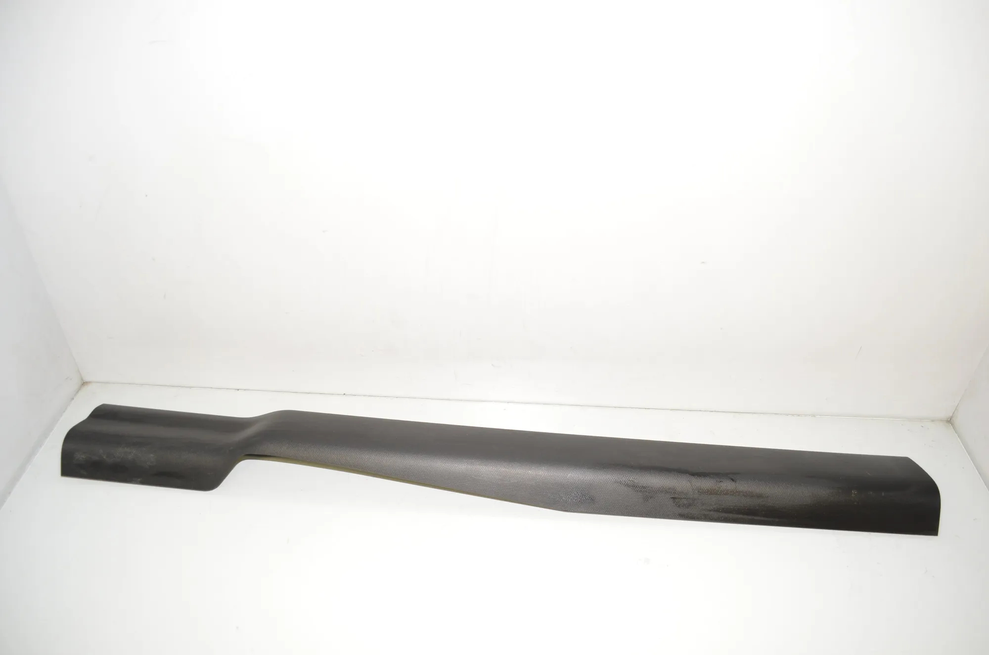 Front Right Interior Step Trim – OEM 7272380 · BMW i3 (I01) Electric 2019 – 2