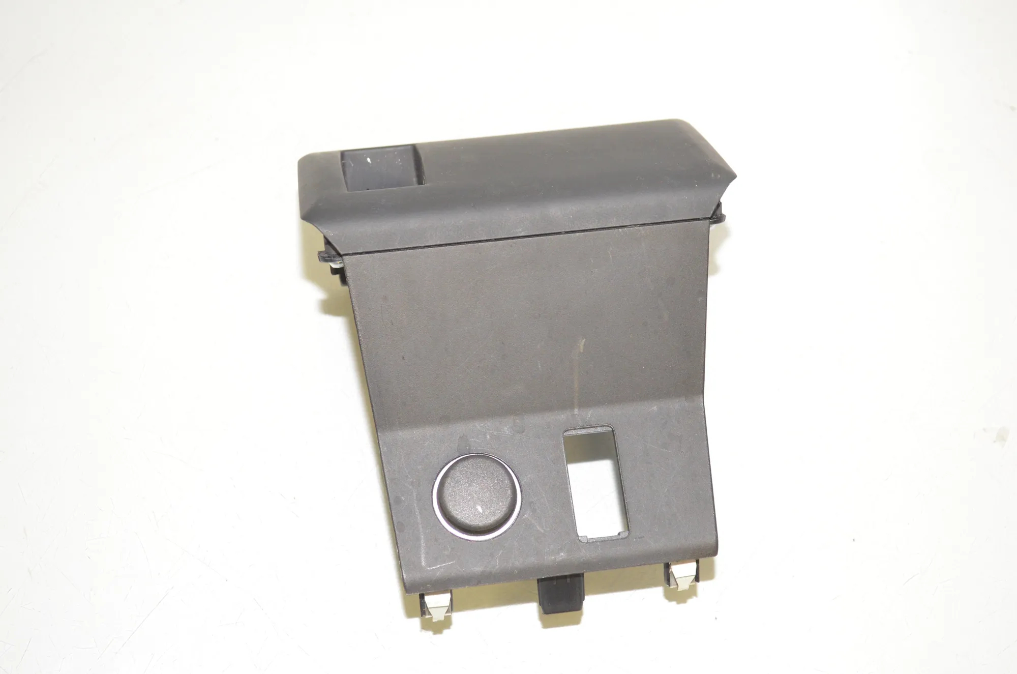 Center Console Trim – OEM 9386734 · BMW i3 (I01) Electric 2019 – 2