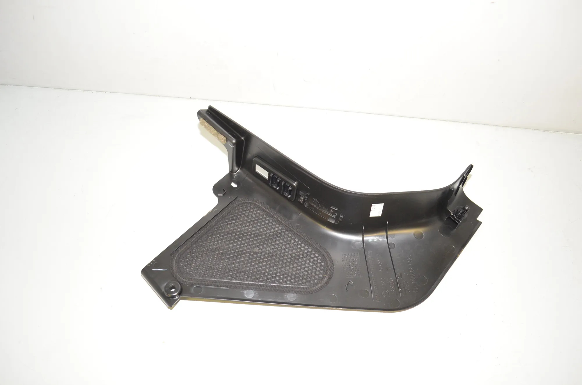 Front Left Interior Step Trim – OEM 7272417 · BMW i3 (I01) Electric 2019 – 3