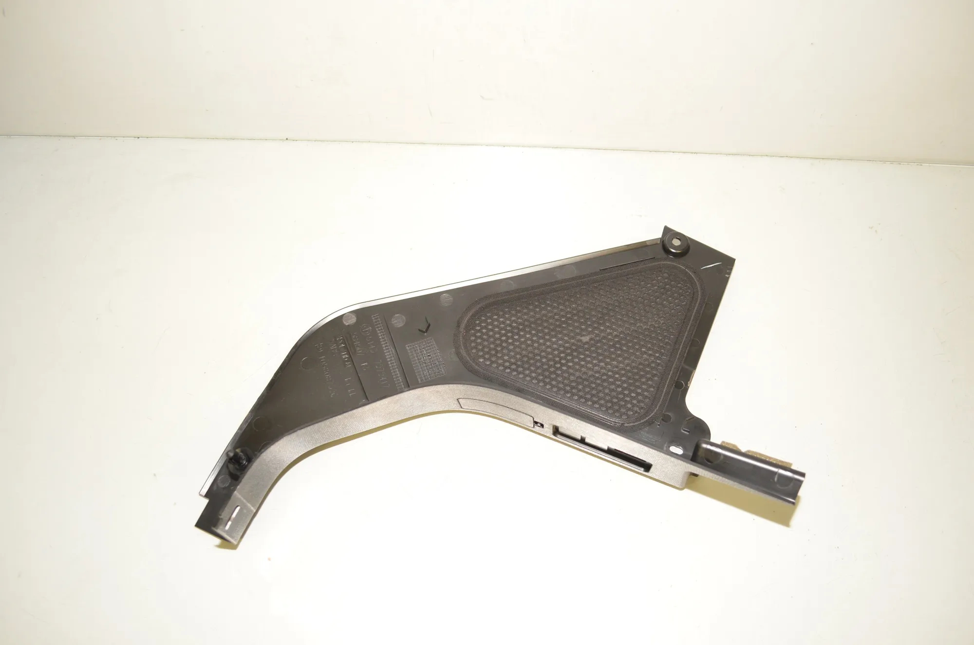 Front Left Interior Step Trim – OEM 7272417 · BMW i3 (I01) Electric 2019 – 4
