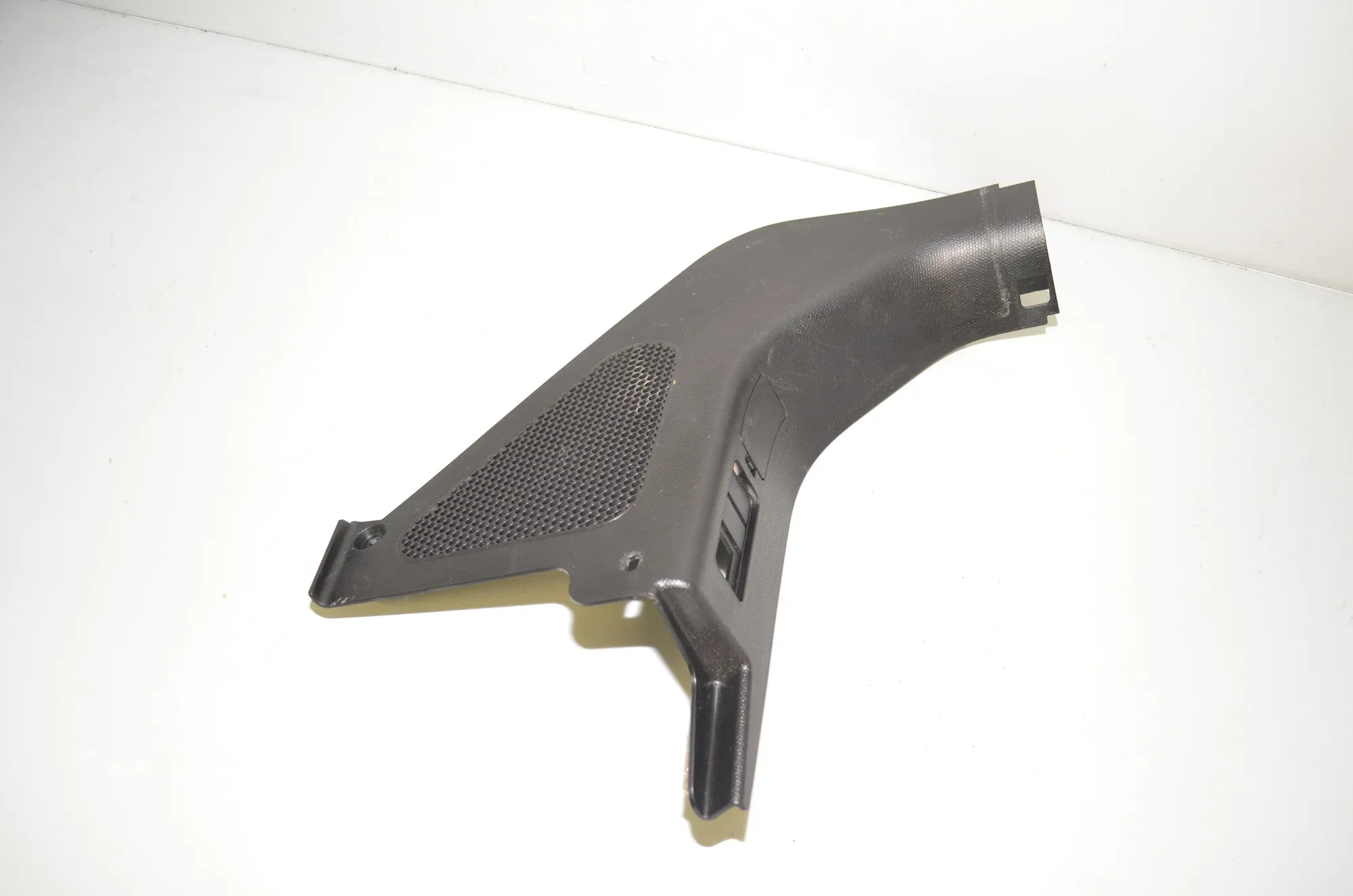 Front Left Interior Step Trim – OEM 7272417 · BMW i3 (I01) Electric 2019 – 2