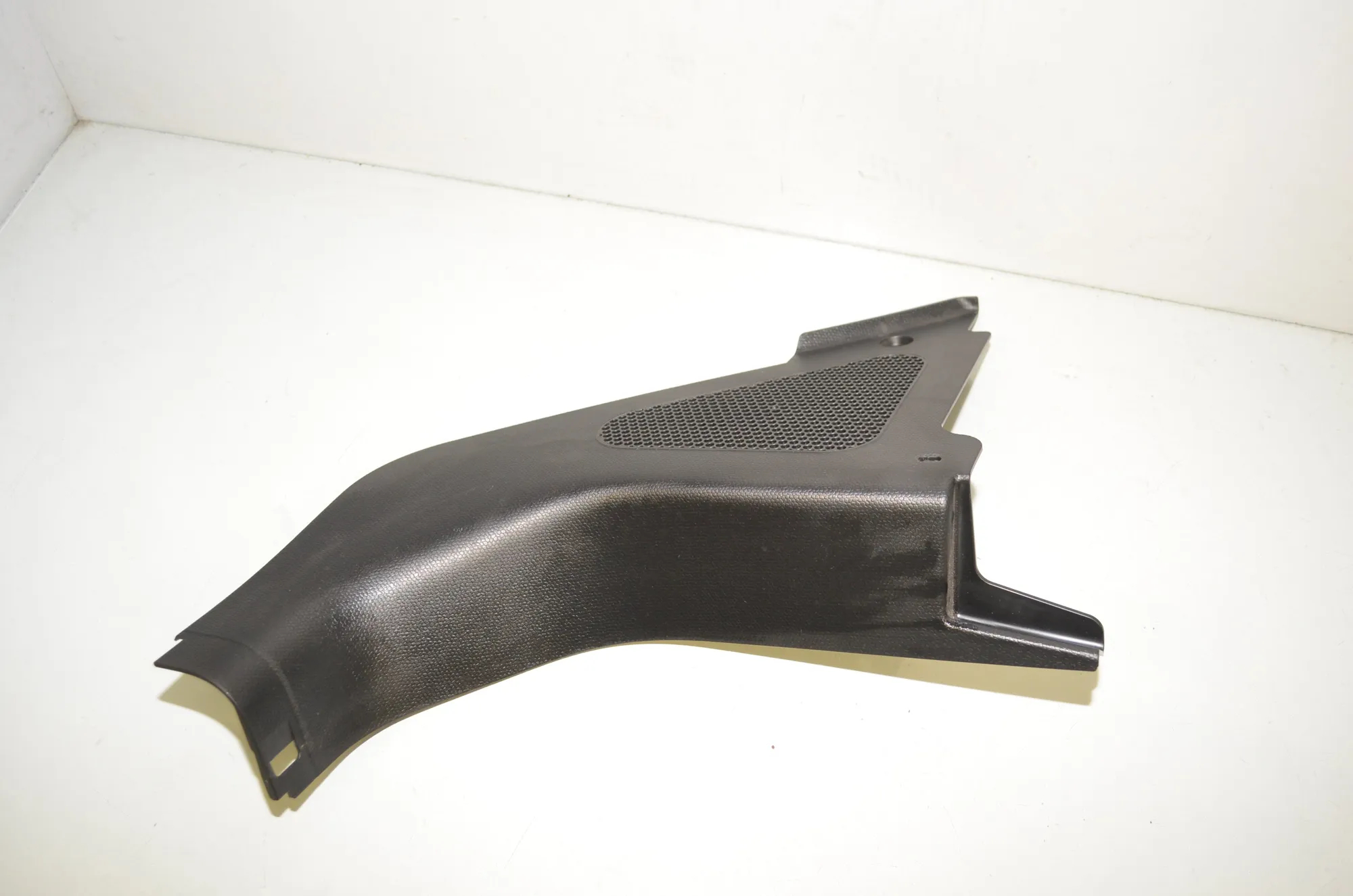 Front Right Interior Step Trim – OEM 7272418 · BMW i3 (I01) Electric 2019 – 3