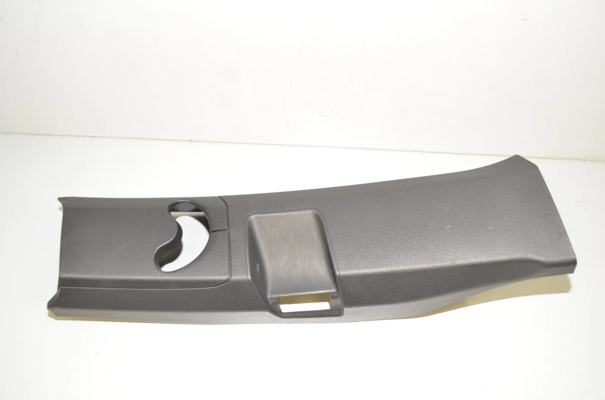 Right Side B Pillar Trim – OEM 7287936 · BMW i3 (I01) Electric 2019 – 2