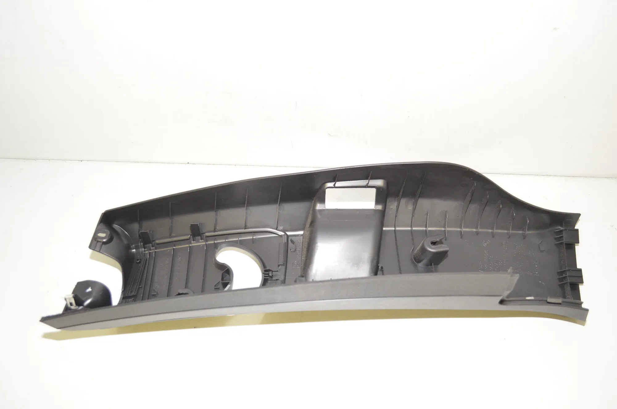 Right Side B Pillar Trim – OEM 7287936 · BMW i3 (I01) Electric 2019 – 3