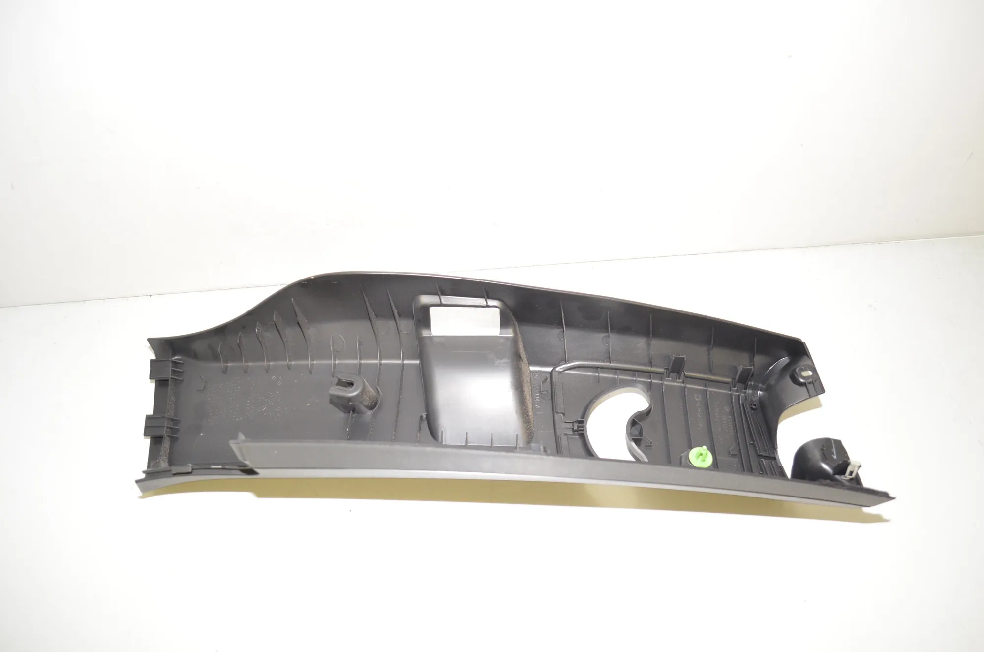 Left Side B Pillar Trim – OEM 7287935 · BMW i3 (I01) Electric 2019 – 4