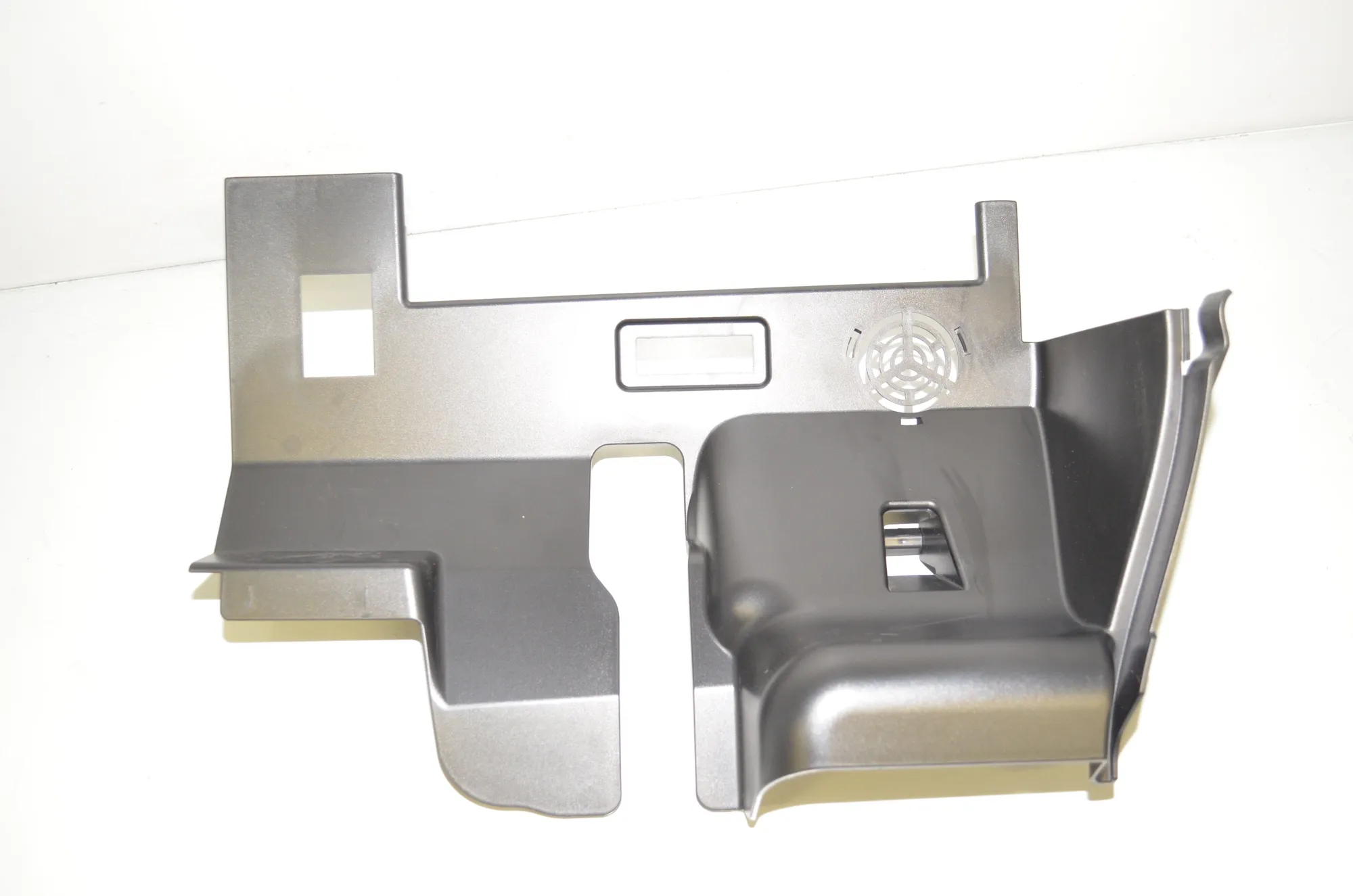 Dashboard Lower Trim – OEM 9283030 · BMW i3 (I01) Electric 2019 – 2
