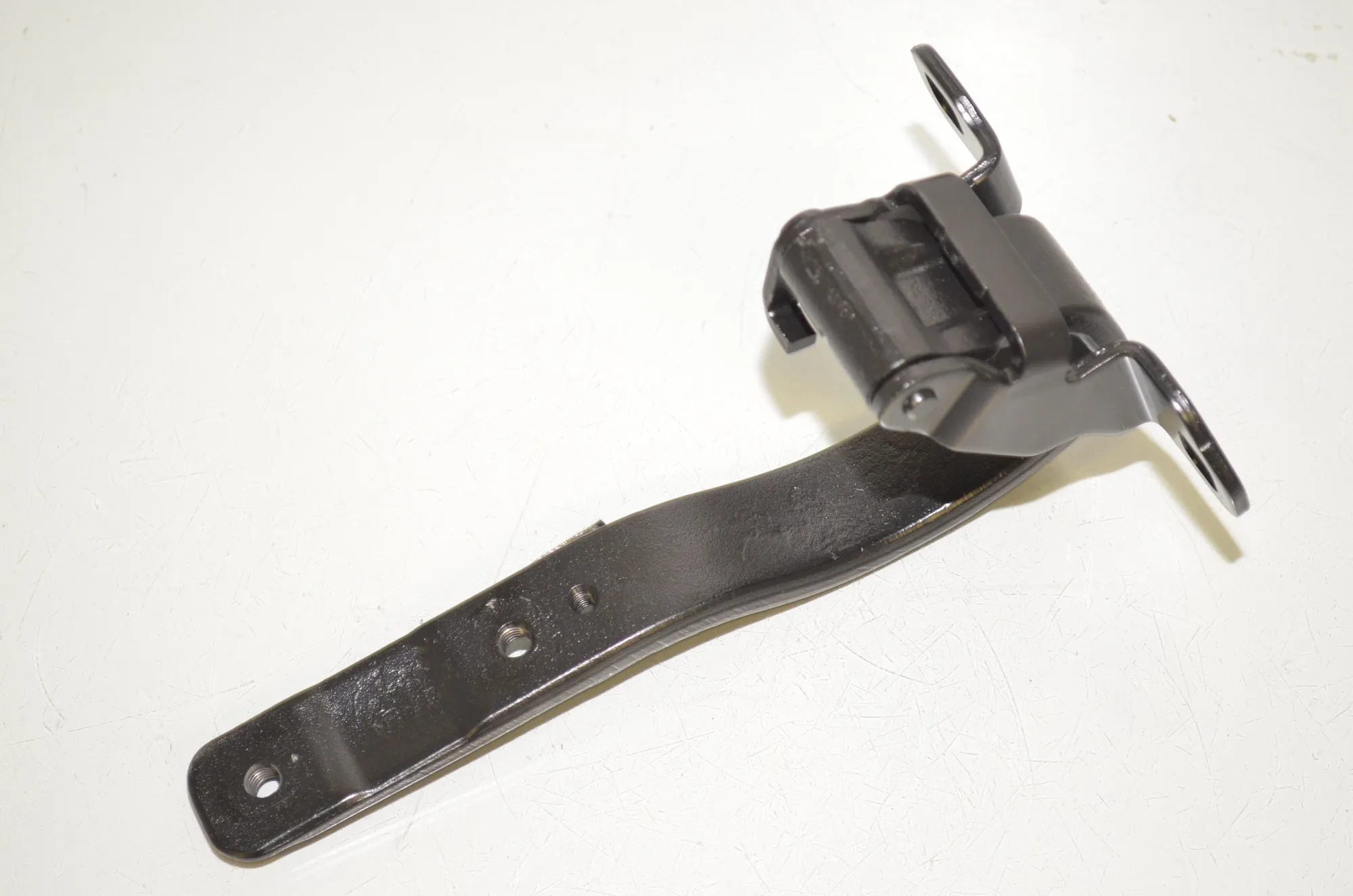 Right Side Bootlid Hinge – OEM 7296774 · BMW i3 (I01) Electric 2019 – 2