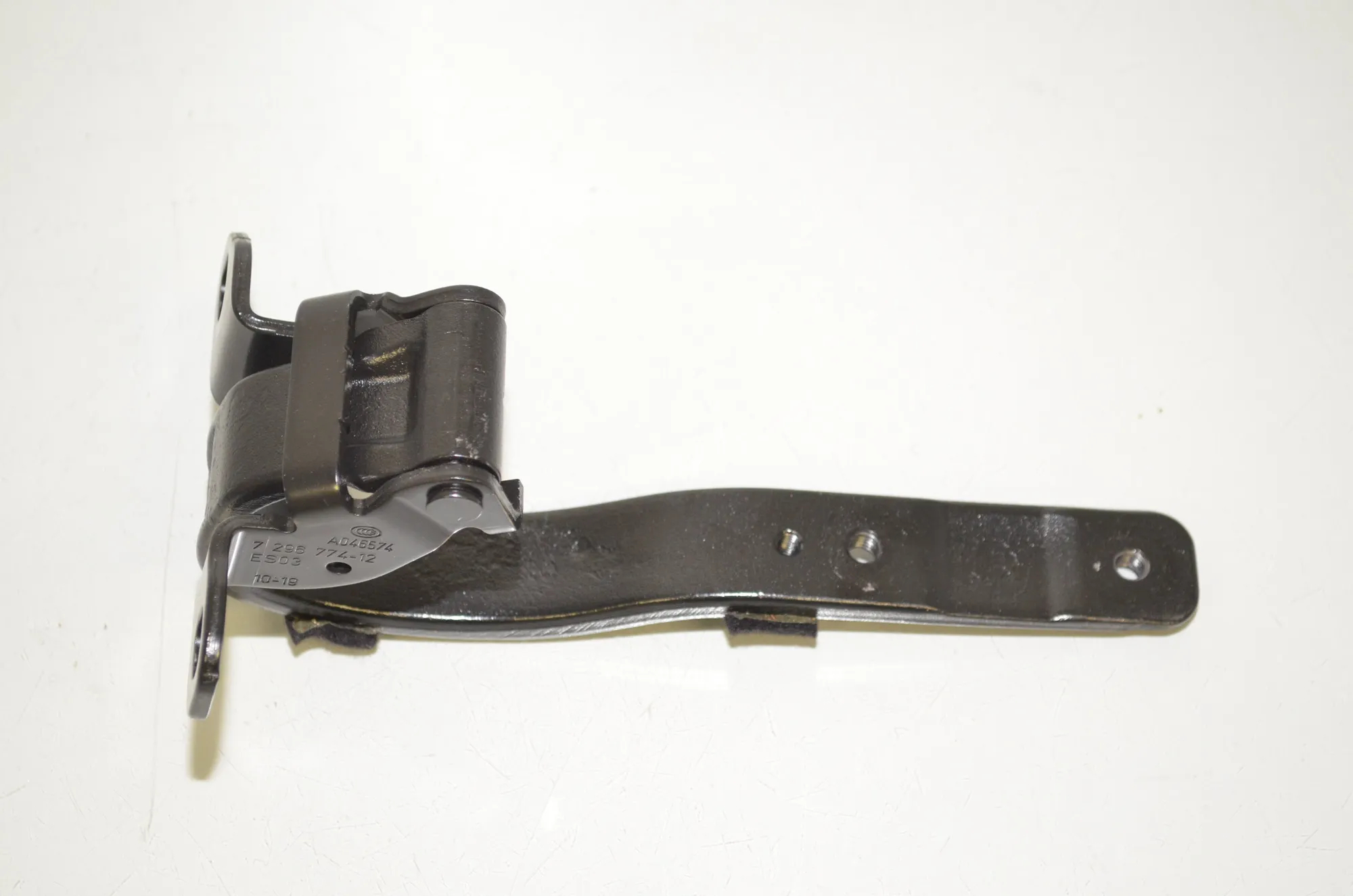 Right Side Bootlid Hinge – OEM 7296774 · BMW i3 (I01) Electric 2019
