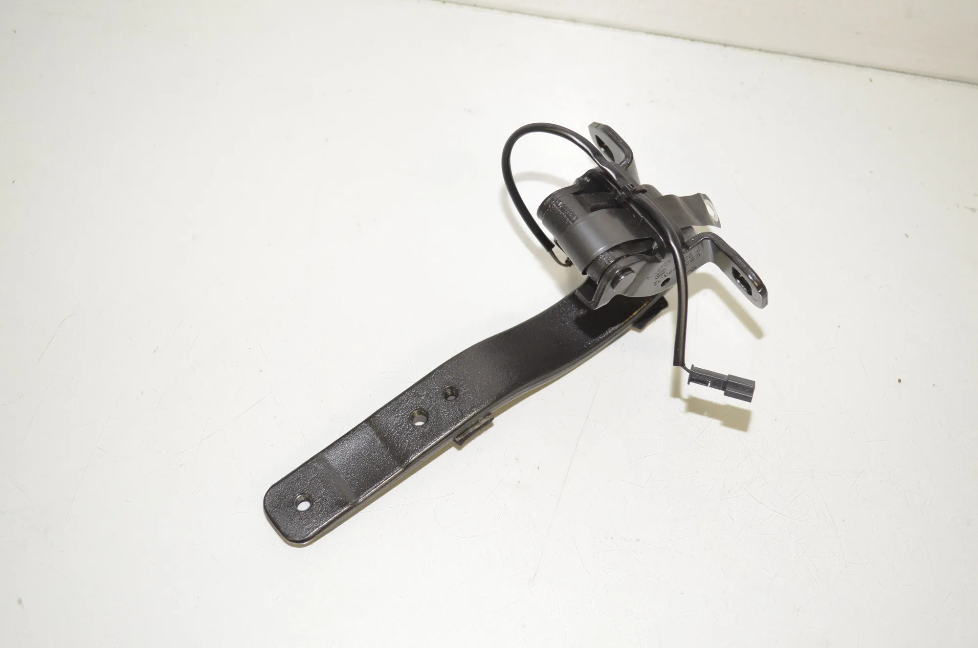 Left Side Bootlid Hinge – OEM 7296773 · BMW i3 (I01) Electric 2019