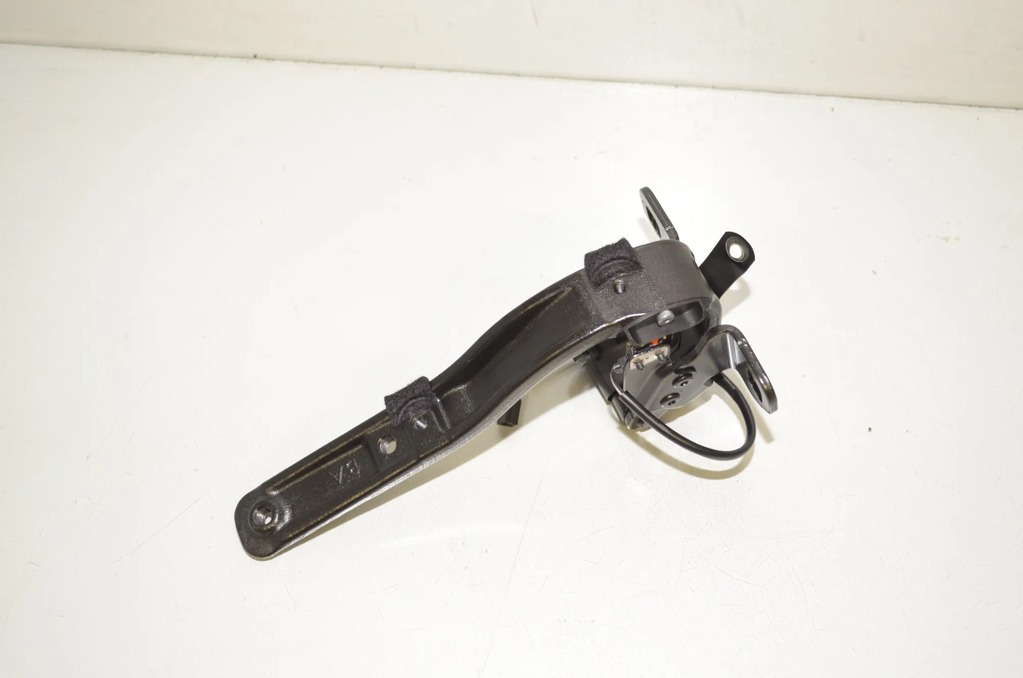 Left Side Bootlid Hinge – OEM 7296773 · BMW i3 (I01) Electric 2019 – 4