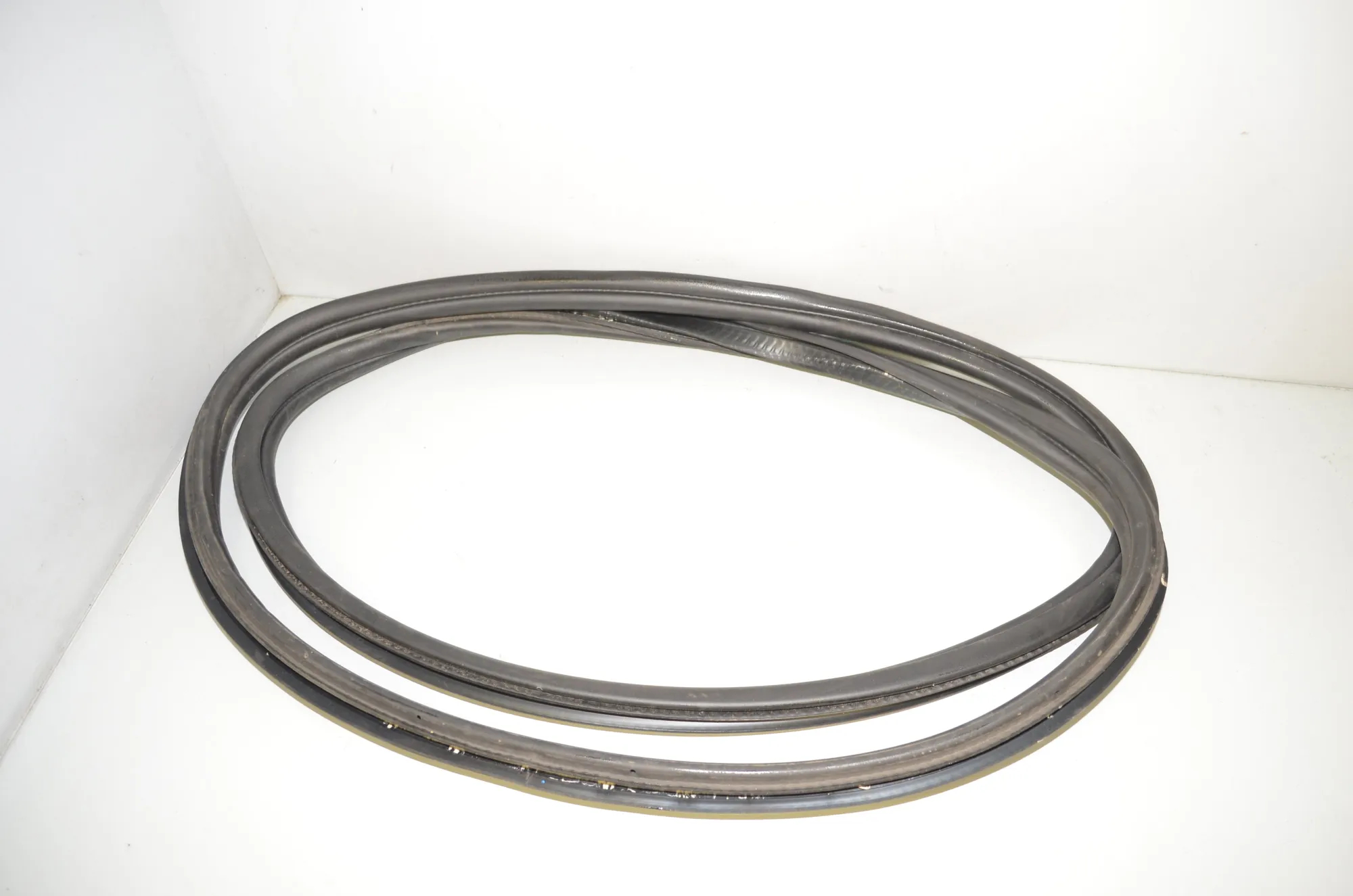 Tailgate Rubber Seal – OEM 7439016 · BMW i3 (I01) Electric 2019 – 3