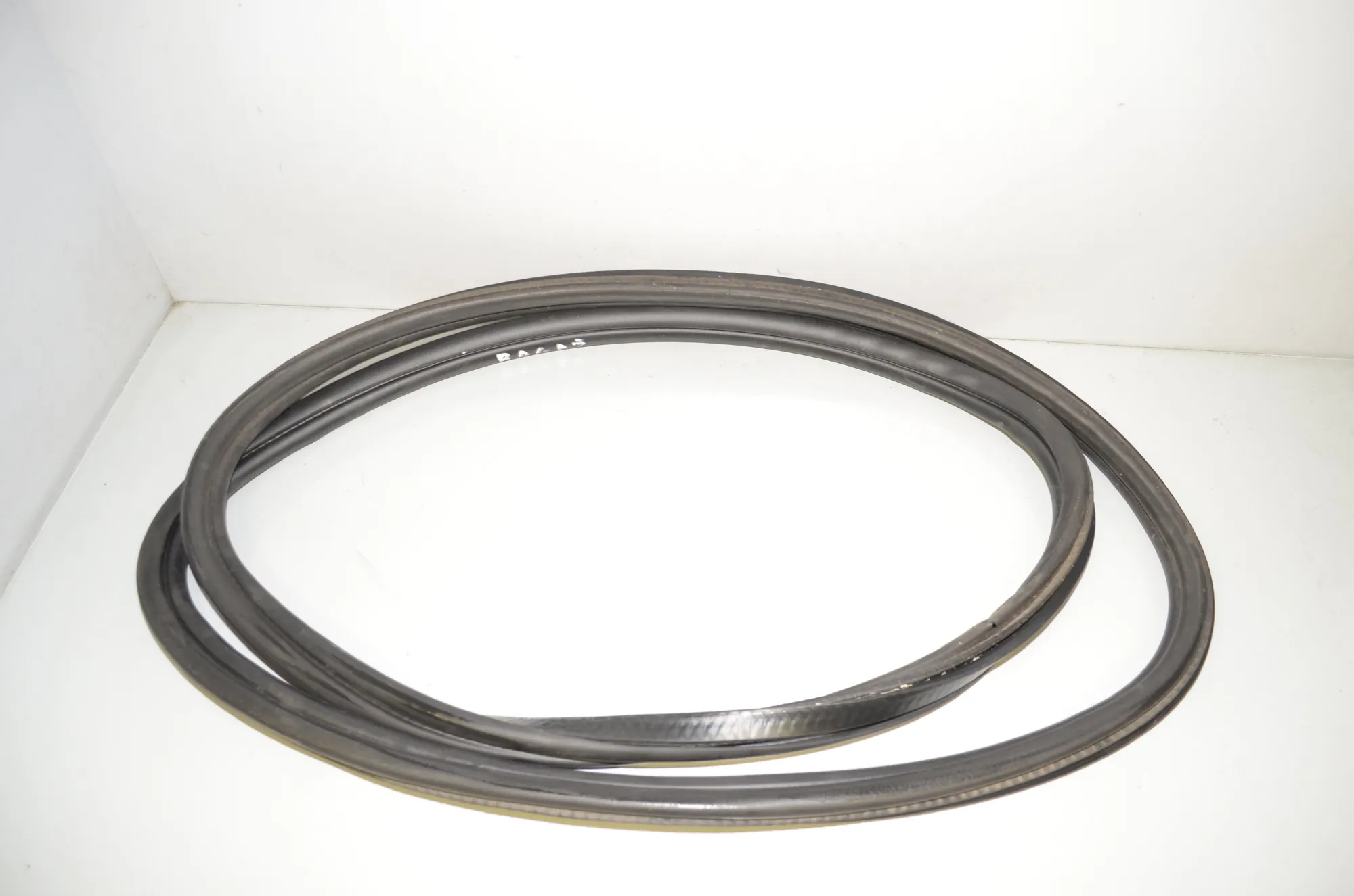 Tailgate Rubber Seal – OEM 7439016 · BMW i3 (I01) Electric 2019 – 4