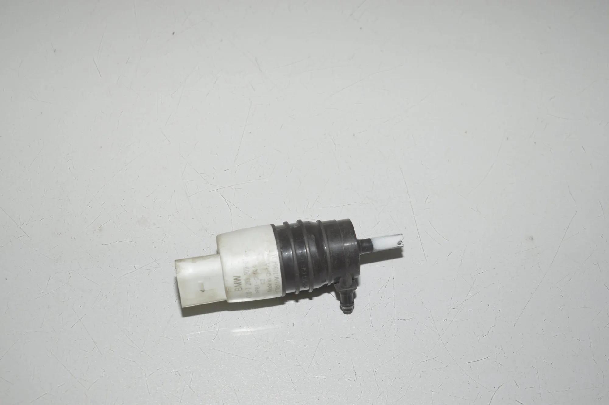Washer Tank Motor – OEM 7298309 · BMW 5 (G30) (2016 - -) M 550 d xDrive 2017 – 2