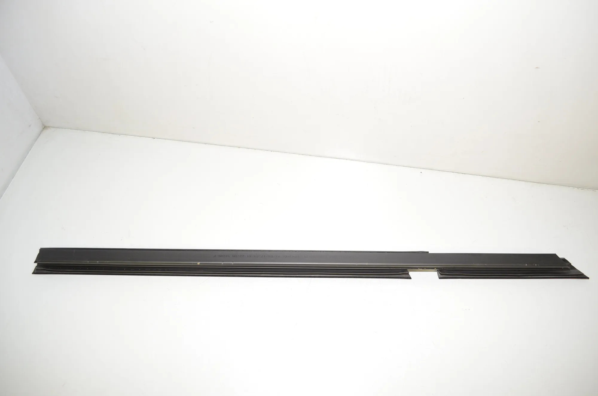 Rear Left Door Window Strip – OEM 7336983 · BMW 5 (G30) (2016 - -) M 550 d xDrive 2017 – 3