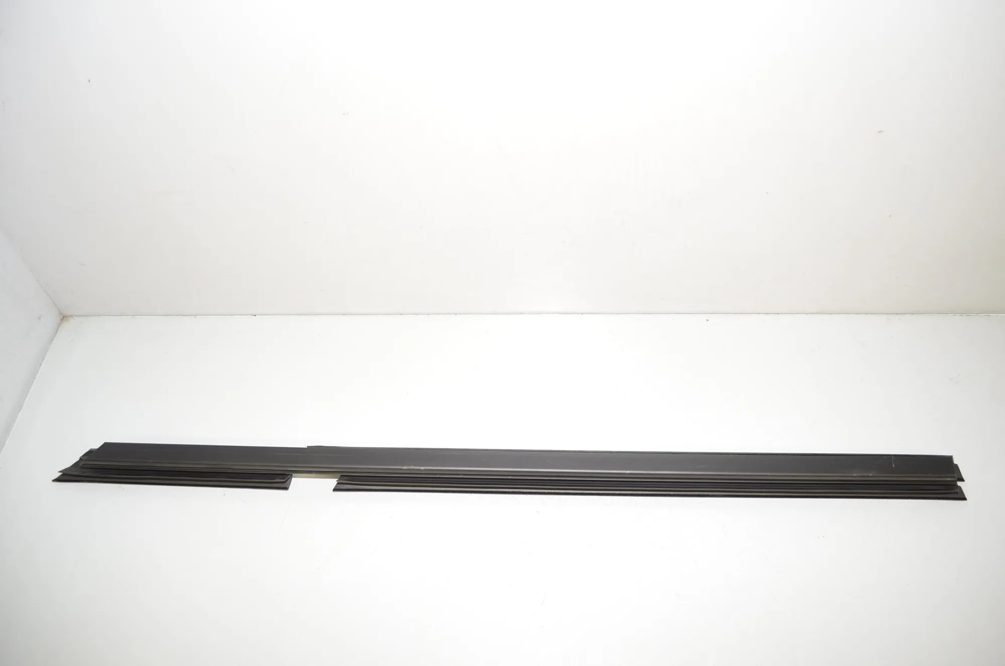 Rear Right Door Window Strip – OEM 7336984 · BMW 5 (G30) (2016 - -) M 550 d xDrive 2017 – 3