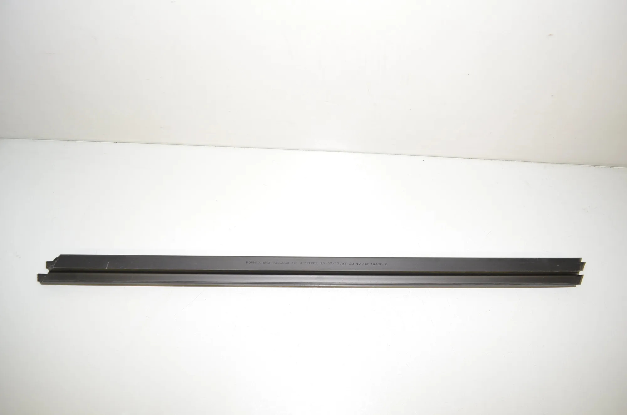 Front Right Door Window Molding – OEM 7336960 · BMW 5 (G30) (2016 - -) M 550 d xDrive 2017 – 3