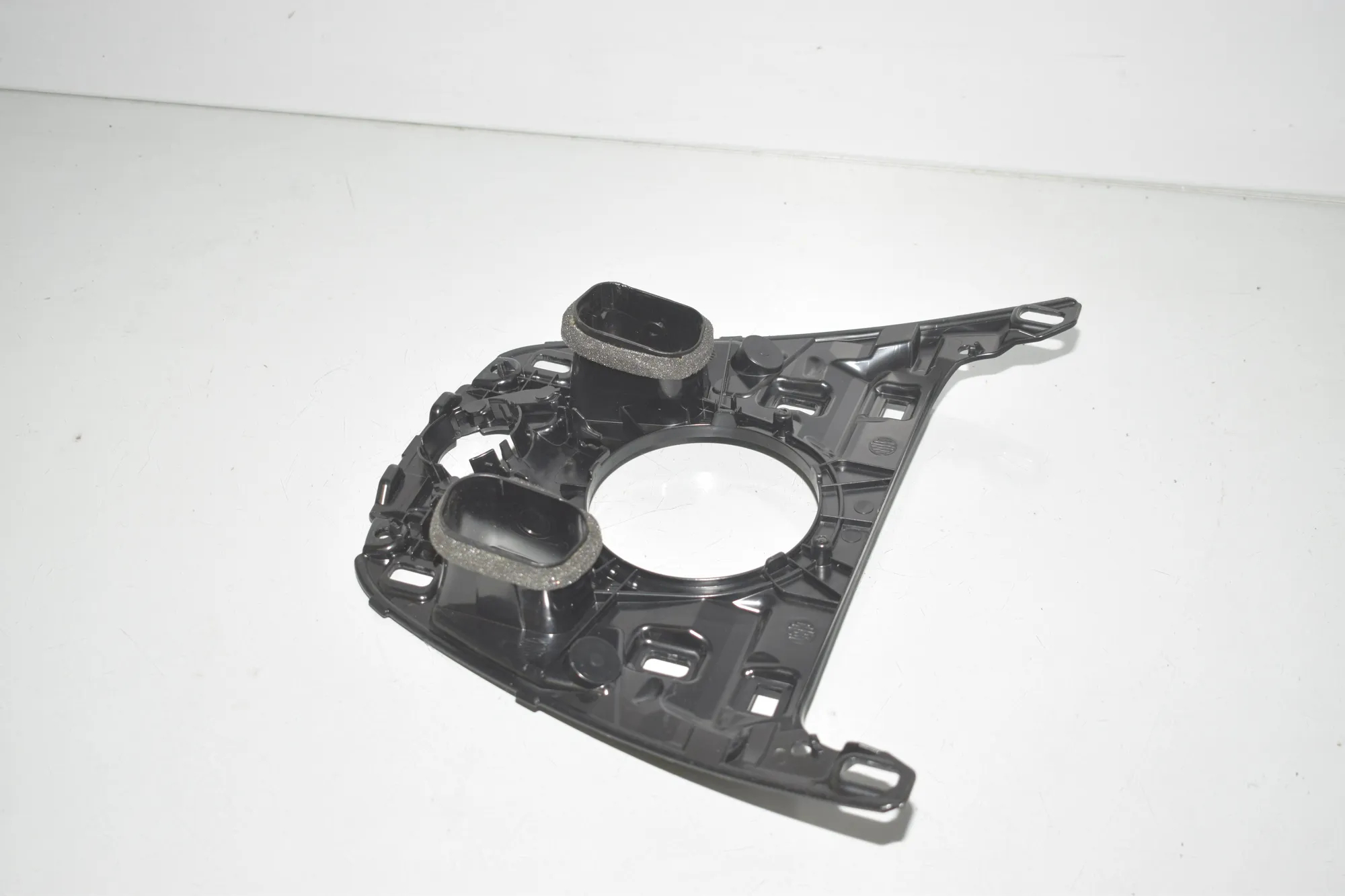 Bracket – OEM 9358056 · BMW 5 Touring (G31) (2017 - -) 520 d 2021 – 6