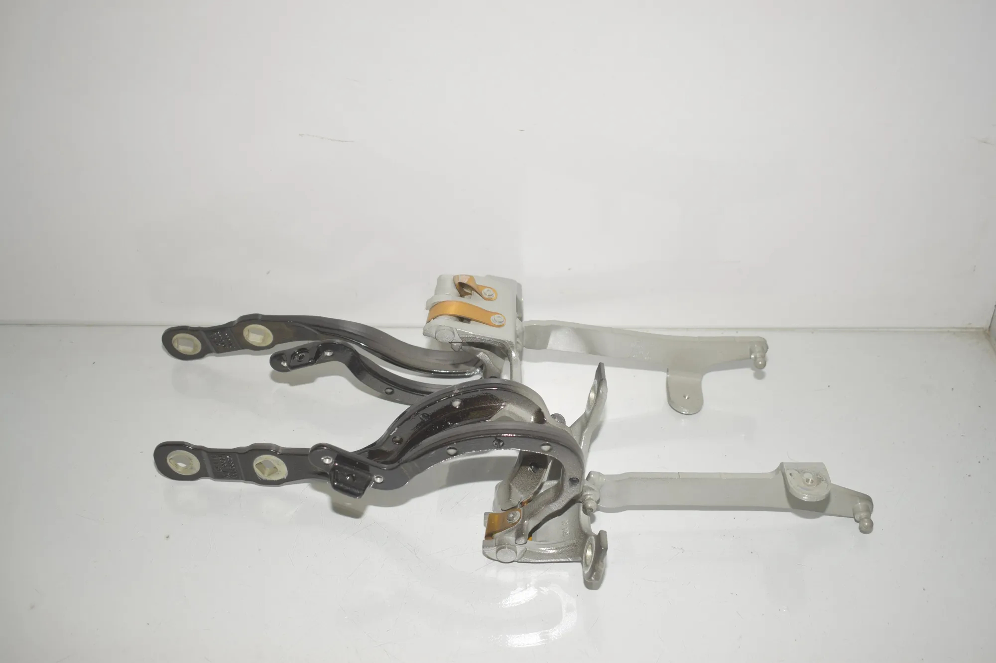 Right Side Bootlid Hinge – OEM 7390414 · BMW 5 Touring (G31) (2017 - -) 520 d 2021 – 4