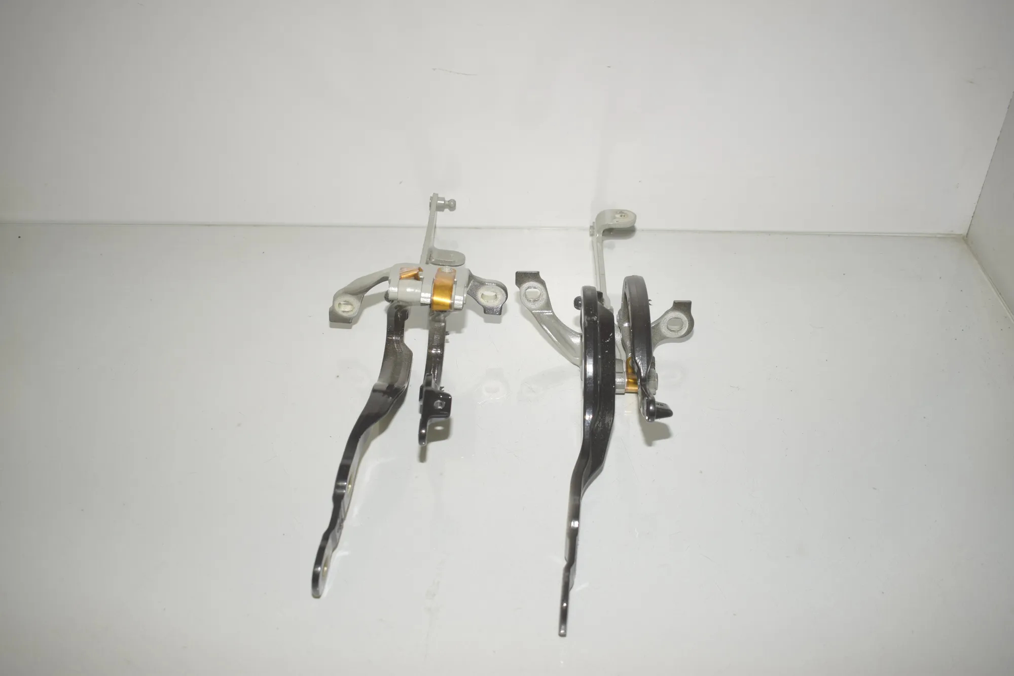 Right Side Bootlid Hinge – OEM 7390414 · BMW 5 Touring (G31) (2017 - -) 520 d 2021 – 2