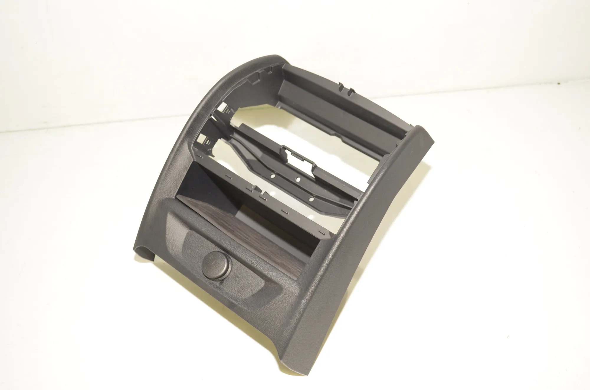 Center Console Trim – OEM 9330681 · BMW 5 (G30) (2016 - -) M 550 d xDrive 2017
