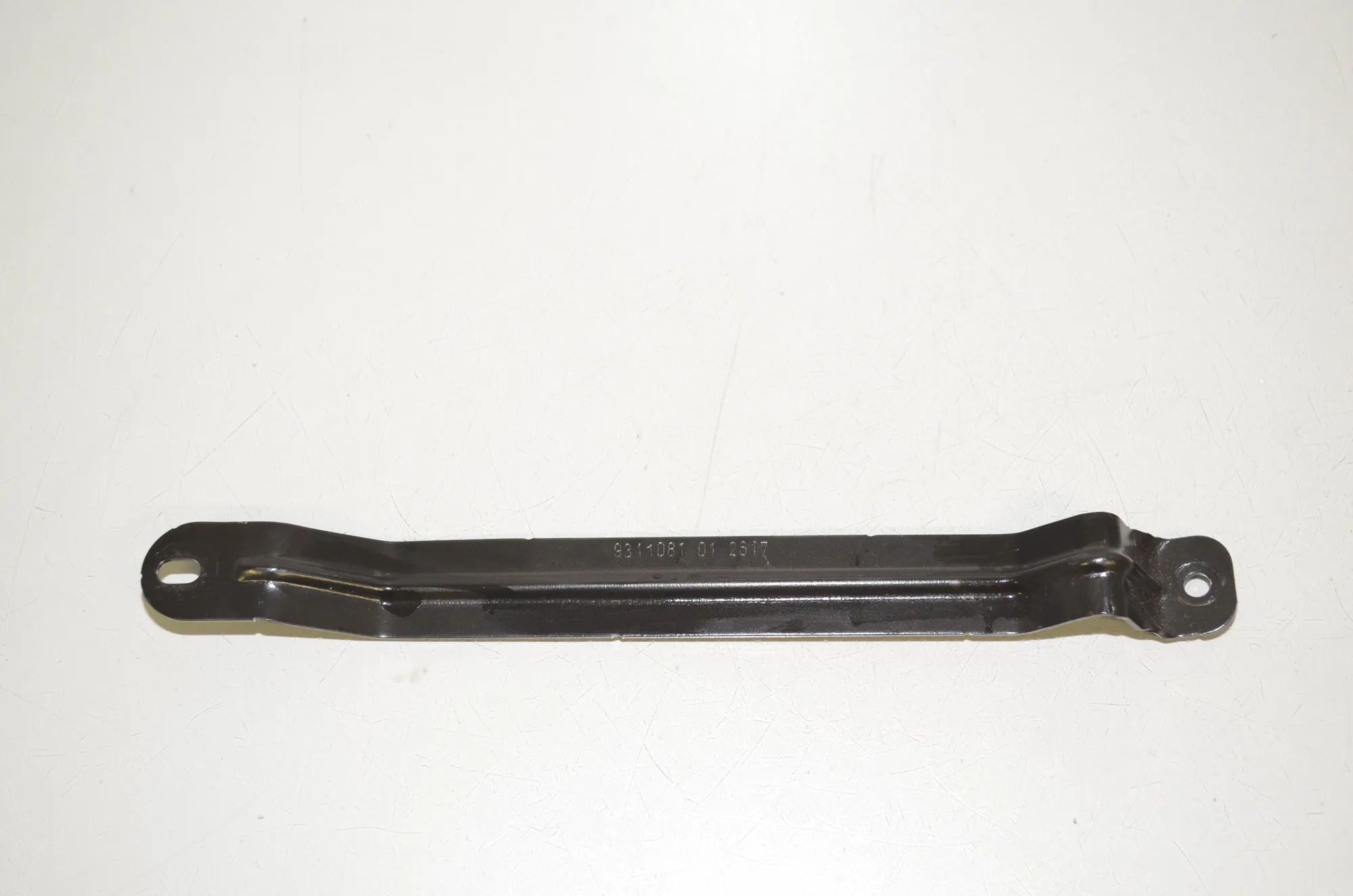 Battery Holder – OEM 9311081 · BMW 5 (G30) (2016 - -) M 550 d xDrive 2017