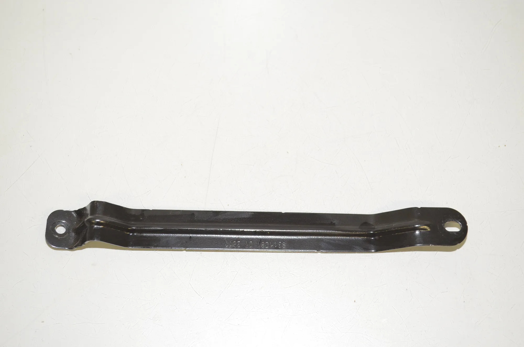 Battery Holder – OEM 9311081 · BMW 5 (G30) (2016 - -) M 550 d xDrive 2017 – 2
