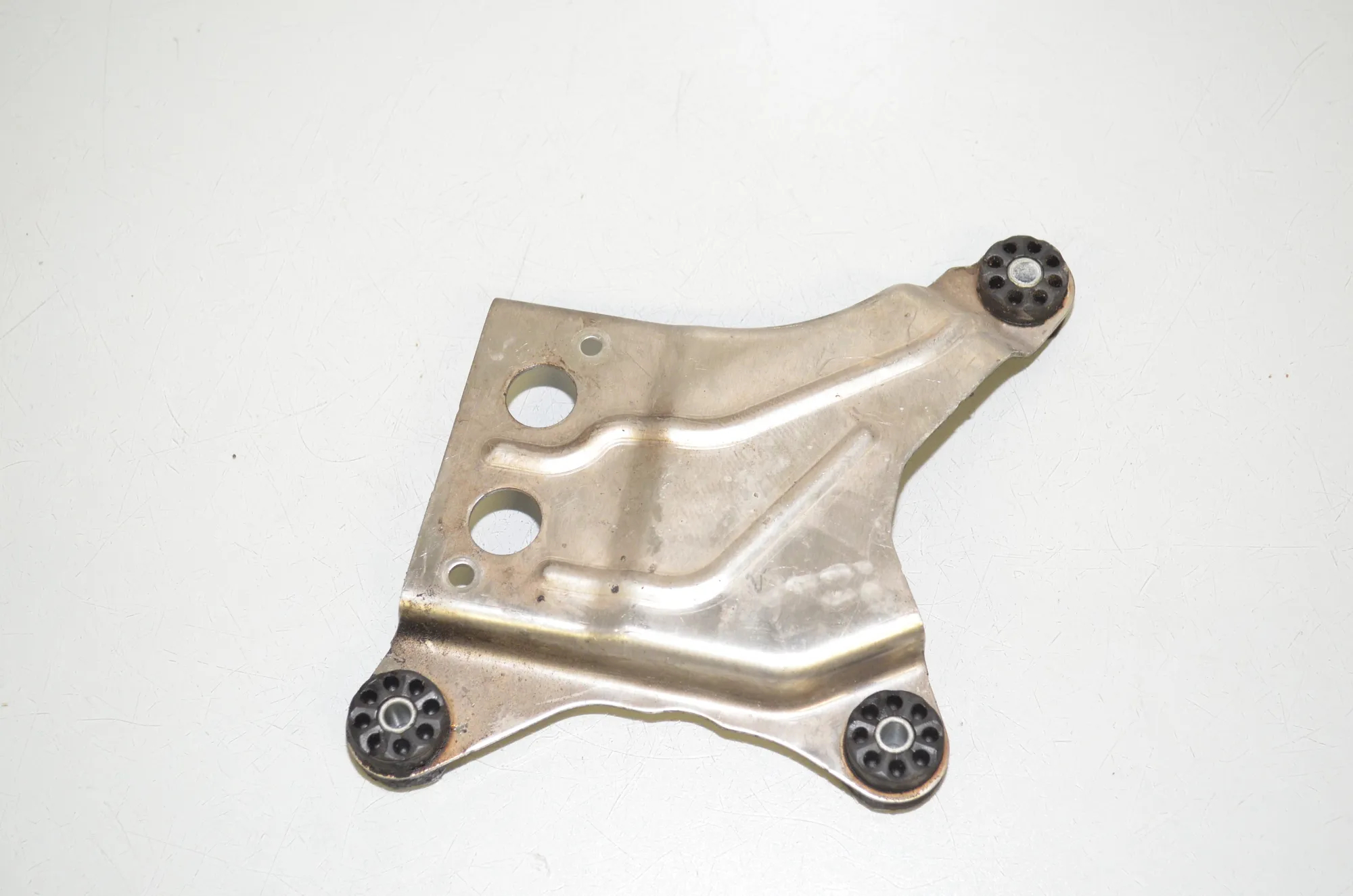 Bracket – OEM 6861631 · BMW 5 (G30) (2016 - -) M 550 d xDrive 2017 – 3