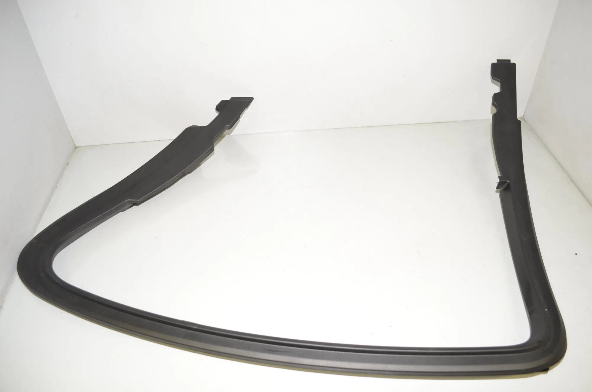 Rear Right Door Panel Trim – OEM 7384928 · BMW 5 (G30) (2016 - -) M 550 d xDrive 2017 – 2