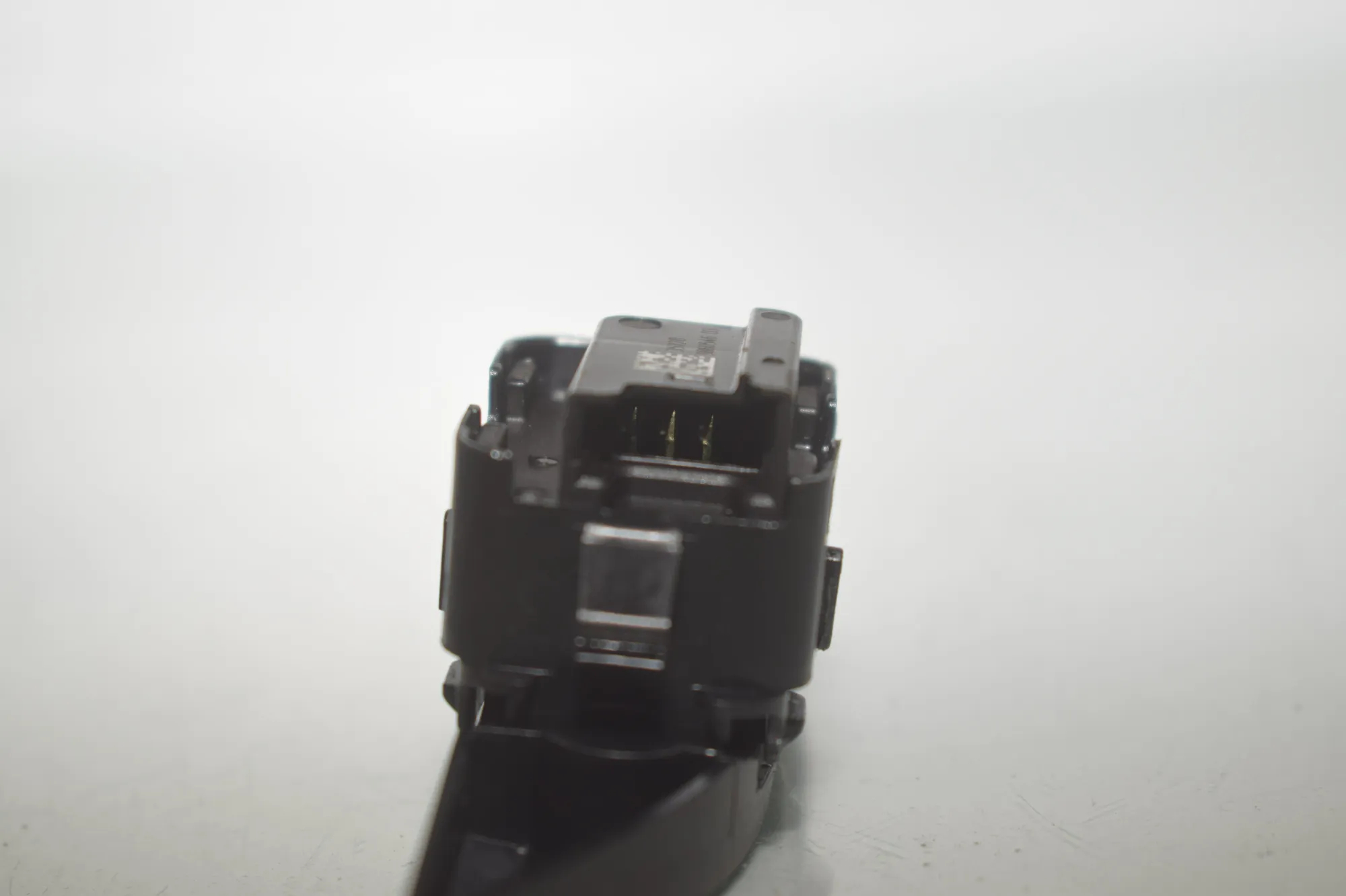 Door unlock/lock buttons – OEM 9860546 · BMW 5 Touring (G31) (2017 - -) 520 d 2021 – 5