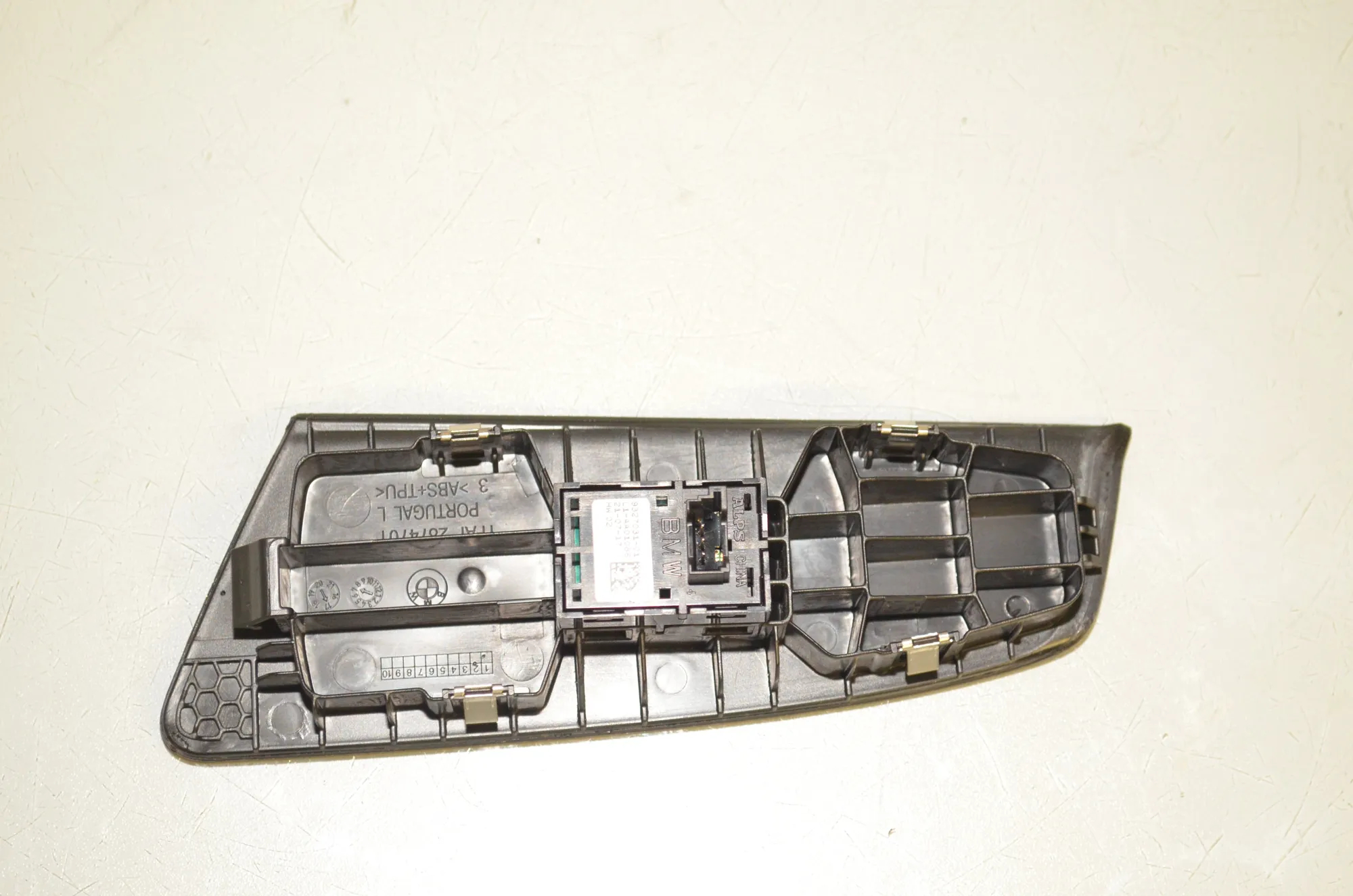 Front Right Door Window Switch – OEM 9327031 · BMW 5 (G30) (2016 - -) M 550 d xDrive 2017 – 4