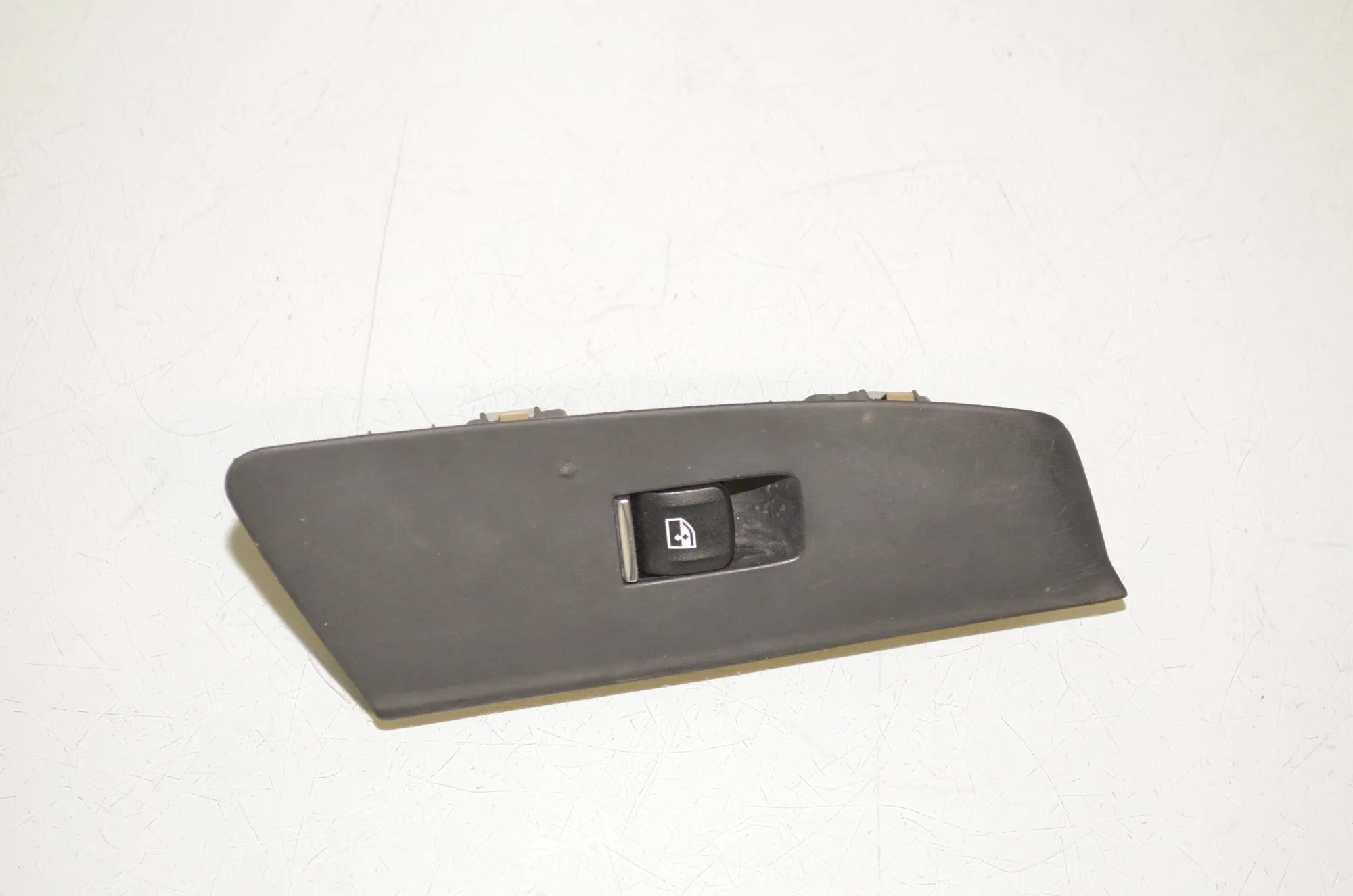 Front Right Door Window Switch – OEM 9327031 · BMW 5 (G30) (2016 - -) M 550 d xDrive 2017