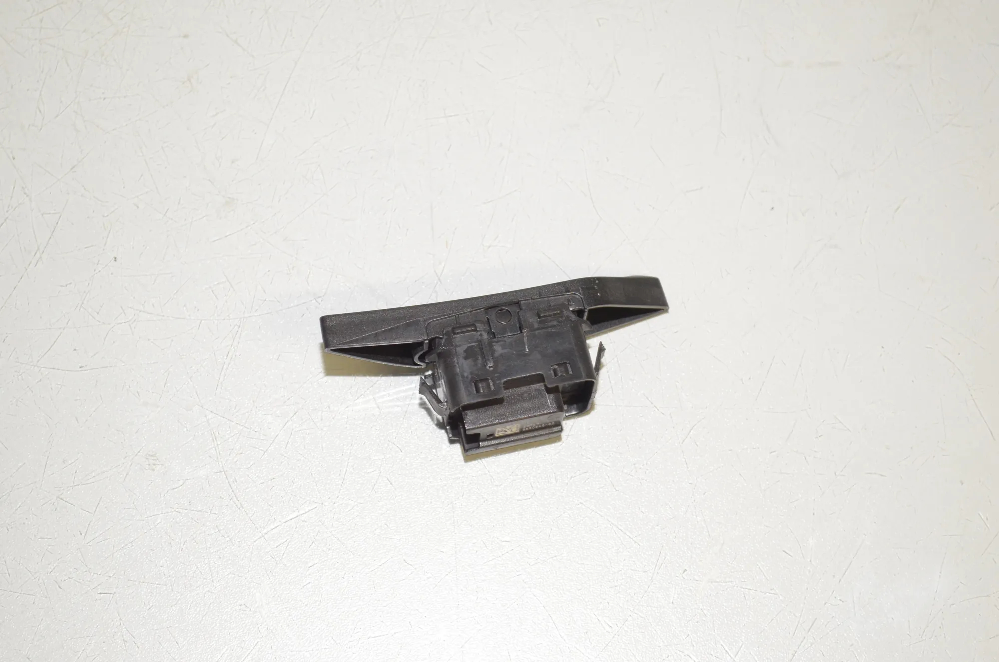 Door unlock/lock buttons – OEM 9860546 · BMW 5 (G30) (2016 - -) M 550 d xDrive 2017 – 2