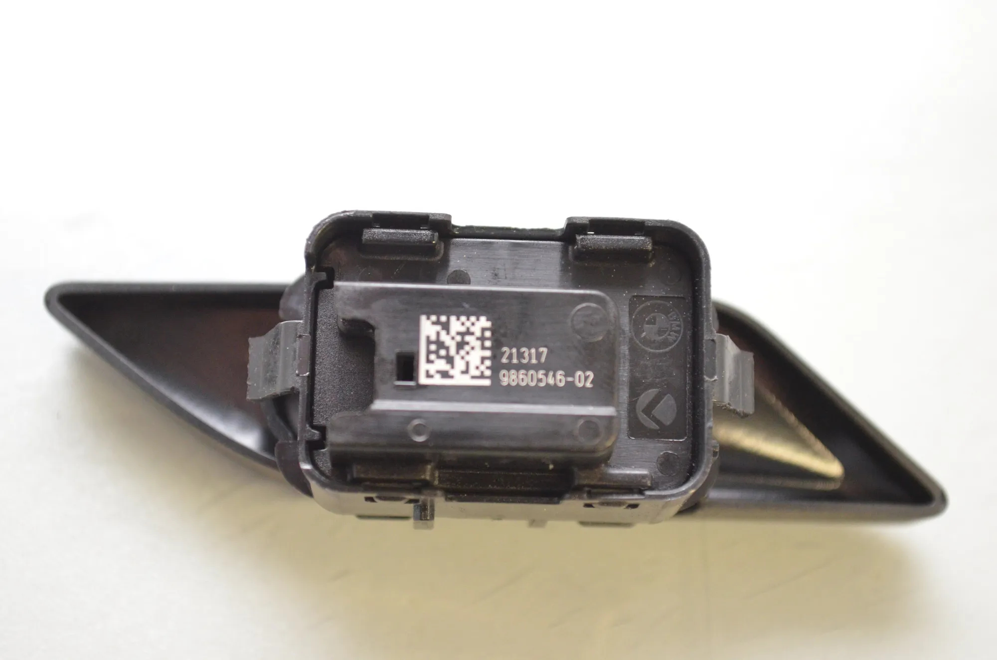 Door unlock/lock buttons – OEM 9860546 · BMW 5 (G30) (2016 - -) M 550 d xDrive 2017 – 4