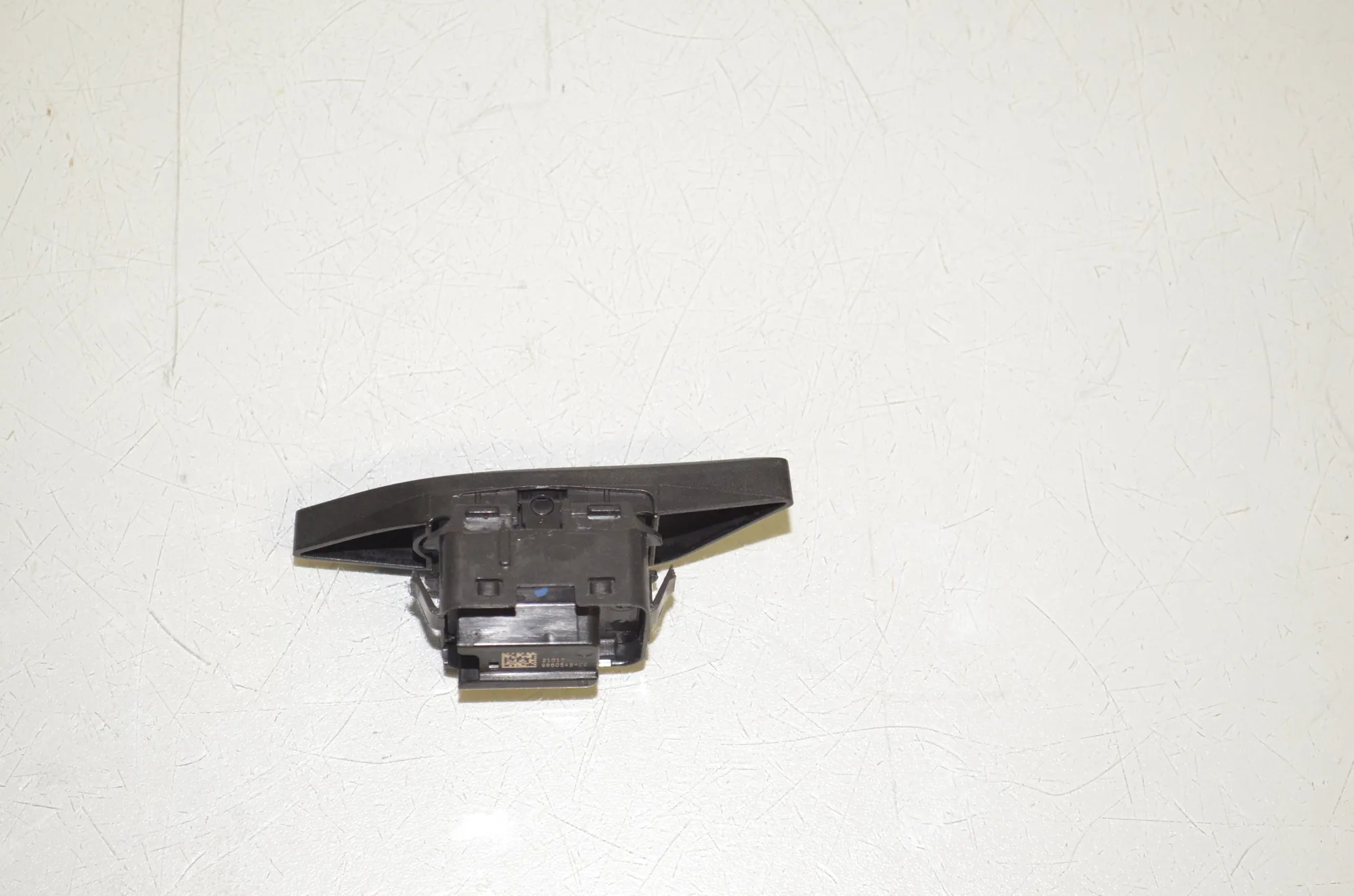 Door unlock/lock buttons – OEM 9860545 · BMW 5 (G30) (2016 - -) M 550 d xDrive 2017 – 2