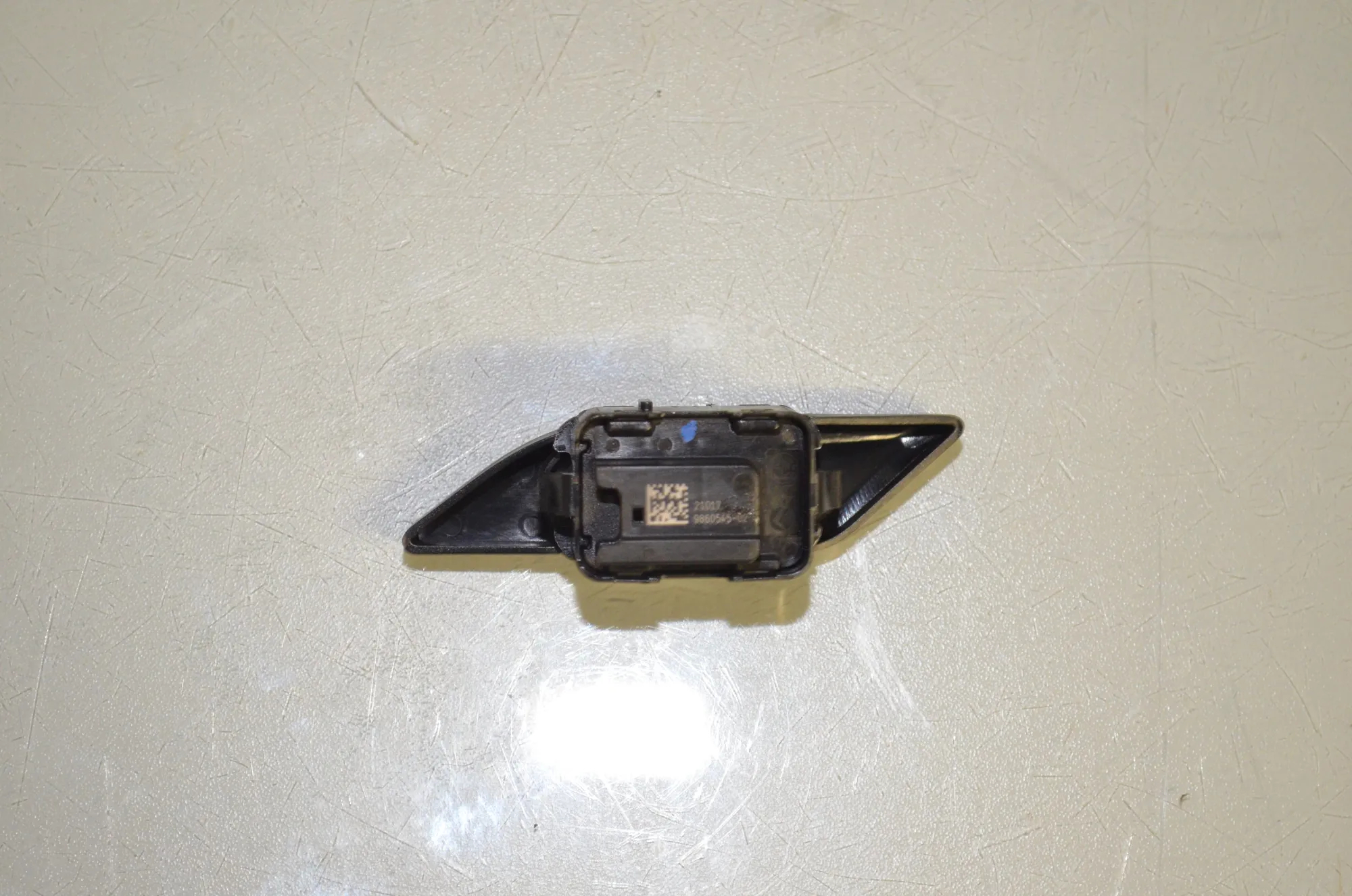 Door unlock/lock buttons – OEM 9860545 · BMW 5 (G30) (2016 - -) M 550 d xDrive 2017 – 3