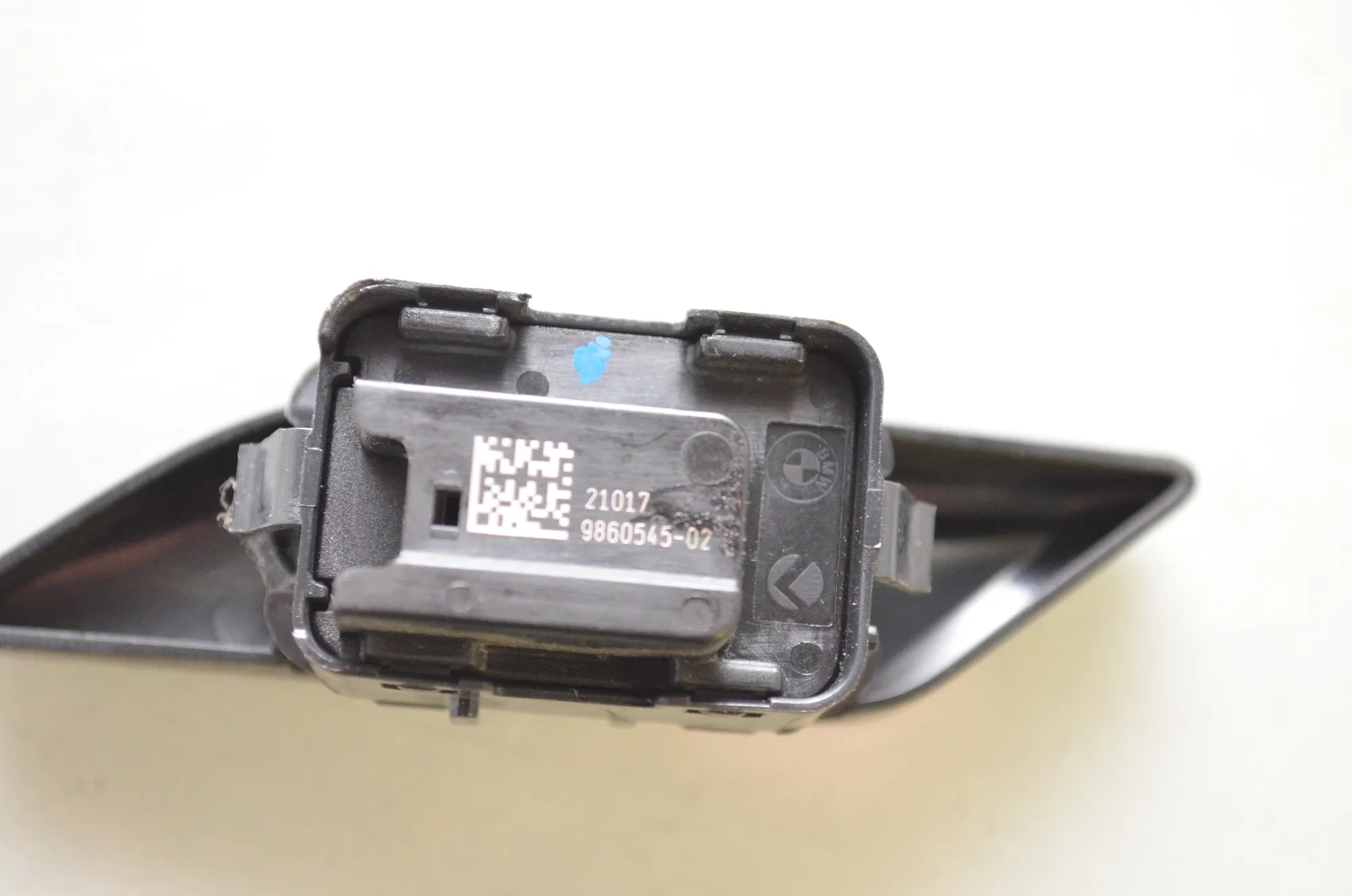 Door unlock/lock buttons – OEM 9860545 · BMW 5 (G30) (2016 - -) M 550 d xDrive 2017 – 4