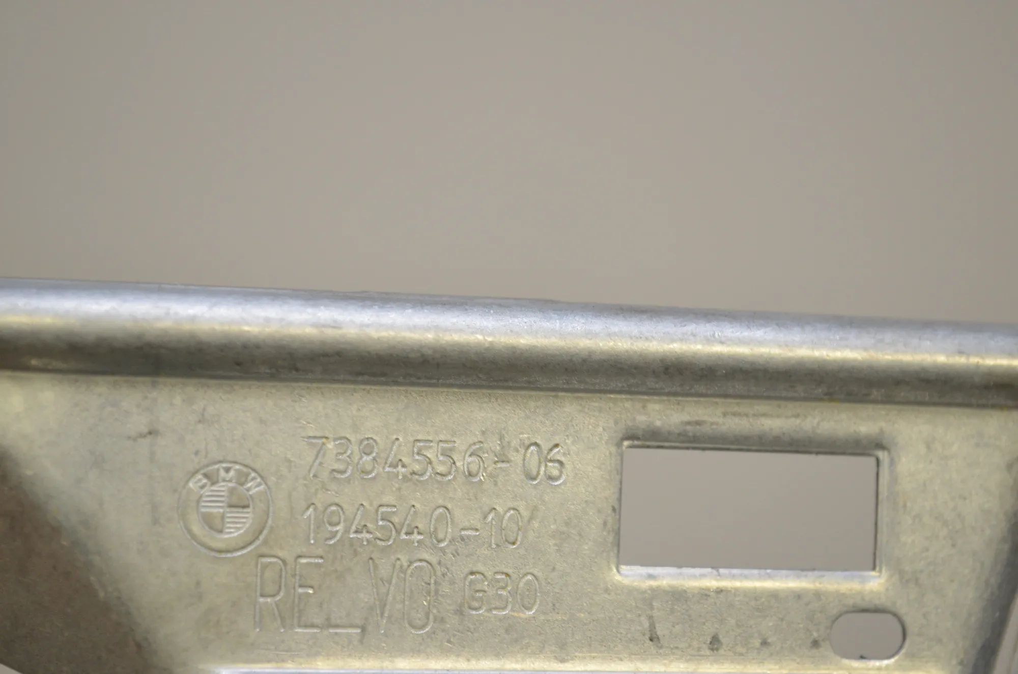Bracket – OEM 7384556 · BMW 5 (G30) (2016 - -) M 550 d xDrive 2017 – 4
