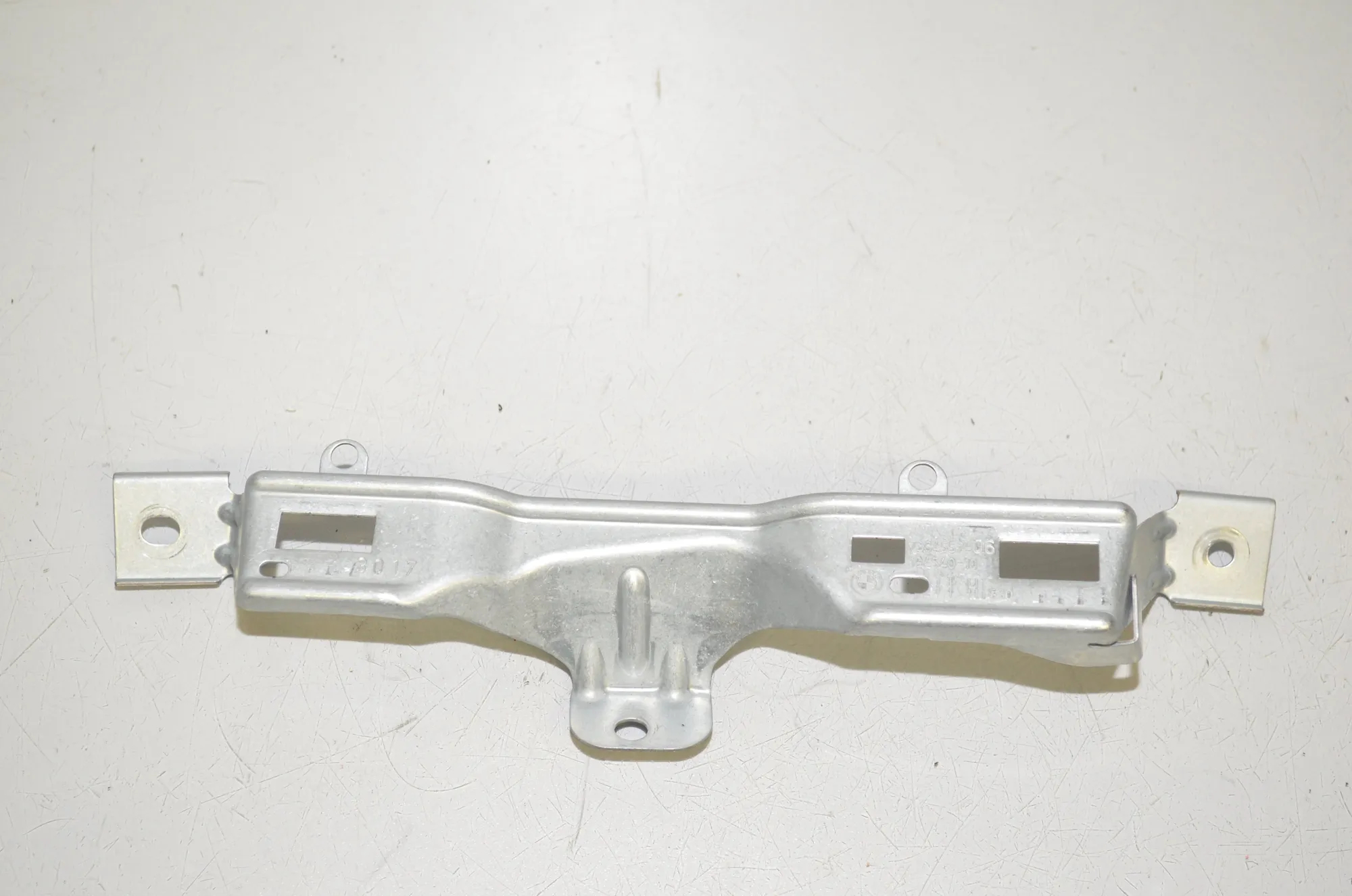 Bracket – OEM 7384557 · BMW 5 (G30) (2016 - -) M 550 d xDrive 2017