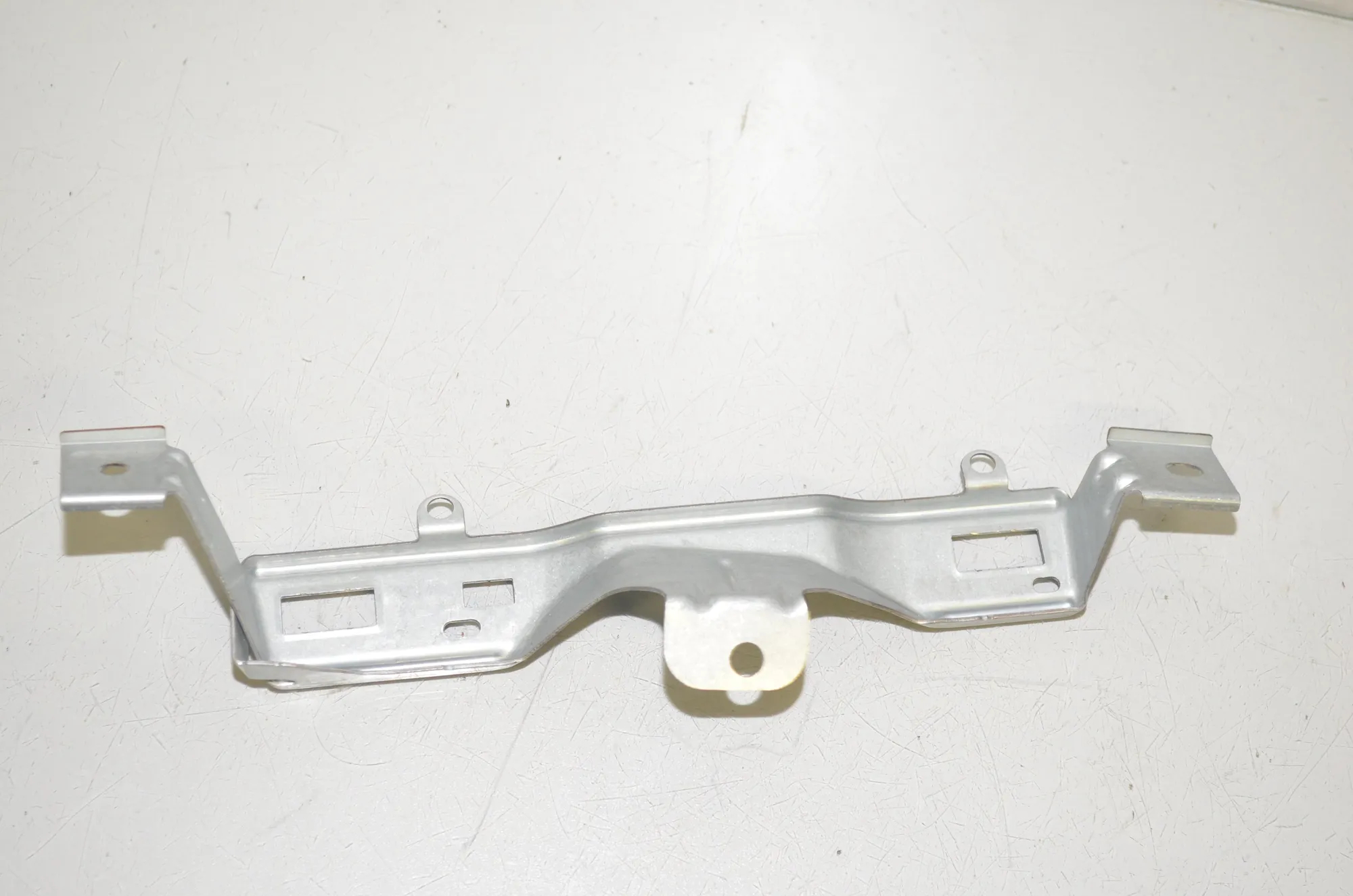 Bracket – OEM 7384557 · BMW 5 (G30) (2016 - -) M 550 d xDrive 2017 – 3