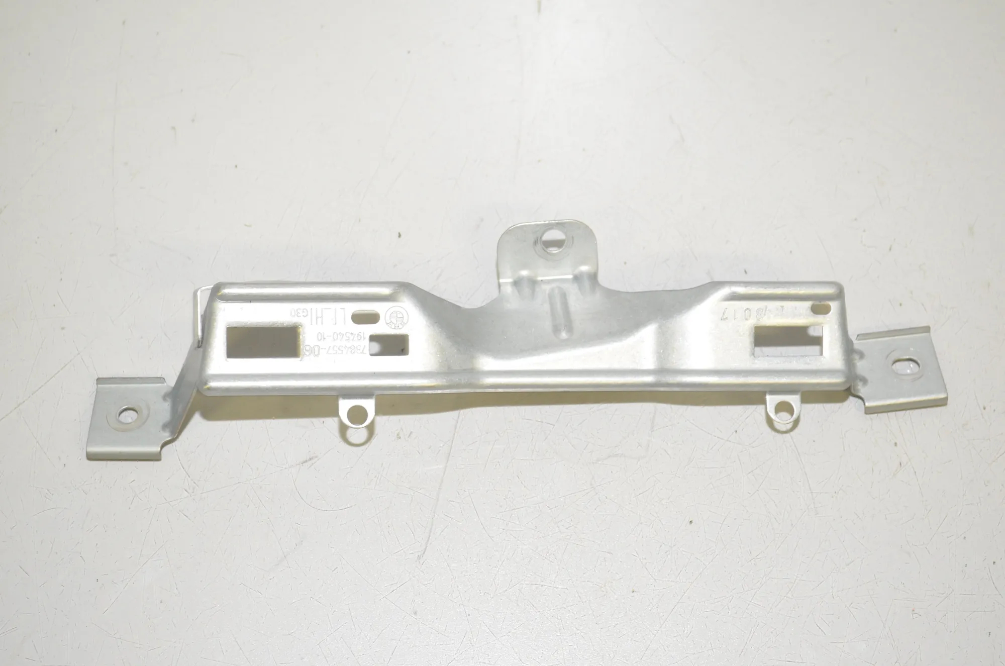 Bracket – OEM 7384557 · BMW 5 (G30) (2016 - -) M 550 d xDrive 2017 – 2