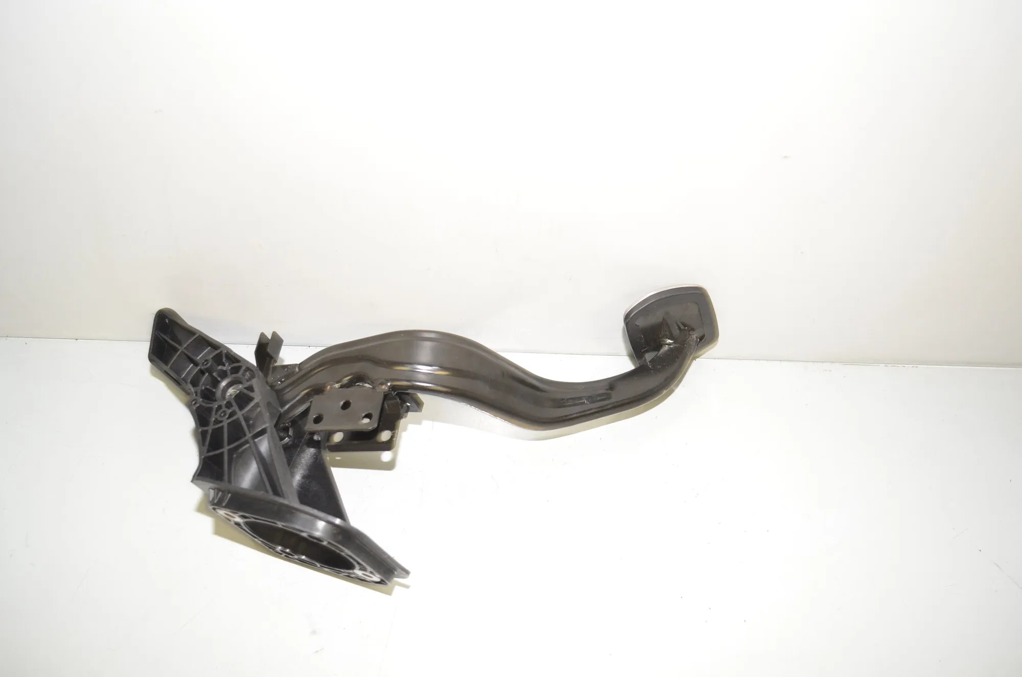 Brake Pedal – OEM 6866485 · BMW 5 (G30) (2016 - -) M 550 d xDrive 2017 – 4