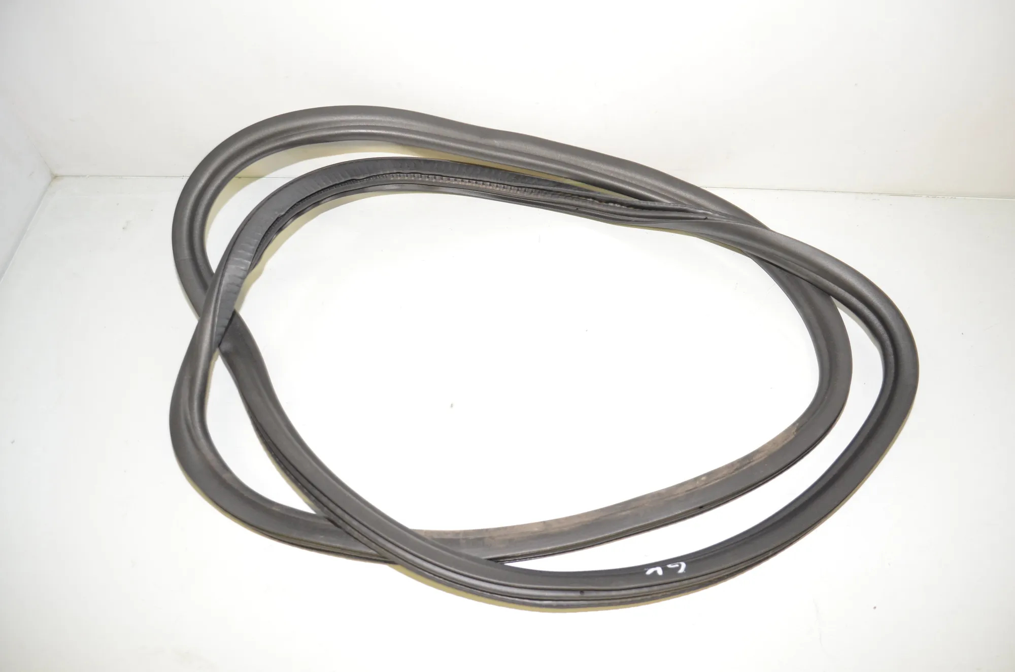 Rear Left Door Seal Rubber – OEM 7468732 · BMW 5 (G30) (2016 - -) M 550 d xDrive 2017 – 2