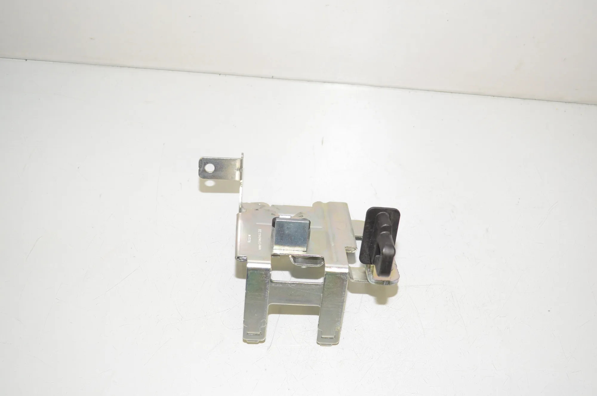 Bracket – OEM 7387501 · BMW 5 Touring (G31) (2017 - -) 520 d 2021 – 2