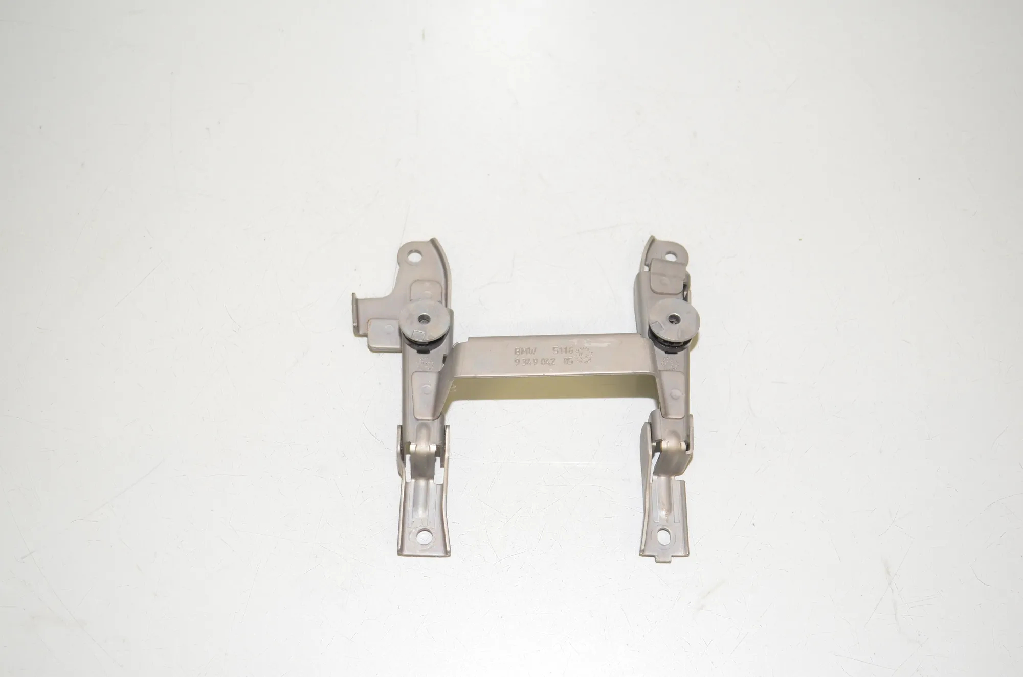 Bracket – OEM 9349042 · BMW 5 Touring (G31) (2017 - -) 520 d 2021 – 2