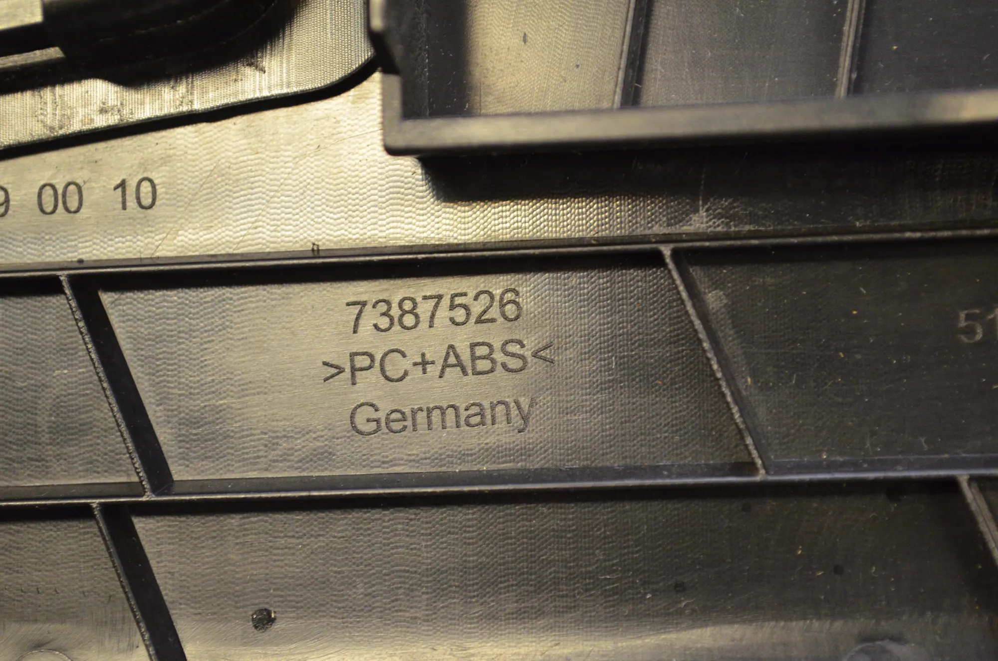 Other Boot Trunk Parts – OEM 7387526 · BMW 5 Touring (G31) (2017 - -) 520 d 2021 – 5