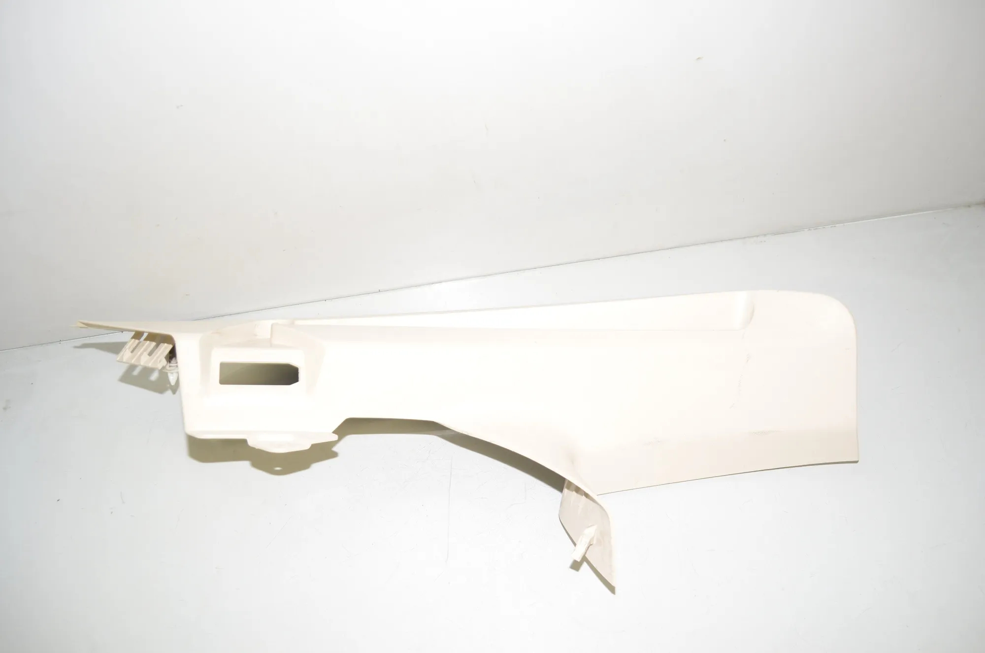 Rear Left Pillar Trim – OEM 7385489 · BMW 5 Touring (G31) (2017 - -) 520 d 2021 – 2
