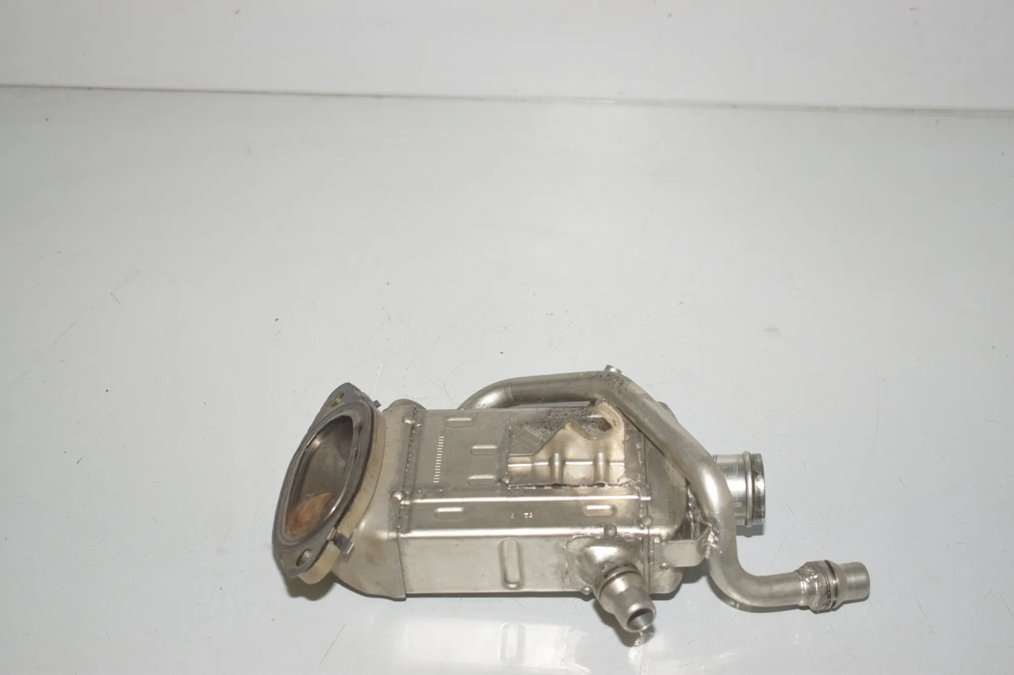 Other Engine Compartment Parts – OEM 8576128 · BMW 5 (G30) (2016 - -) M 550 d xDrive 2017 – 3